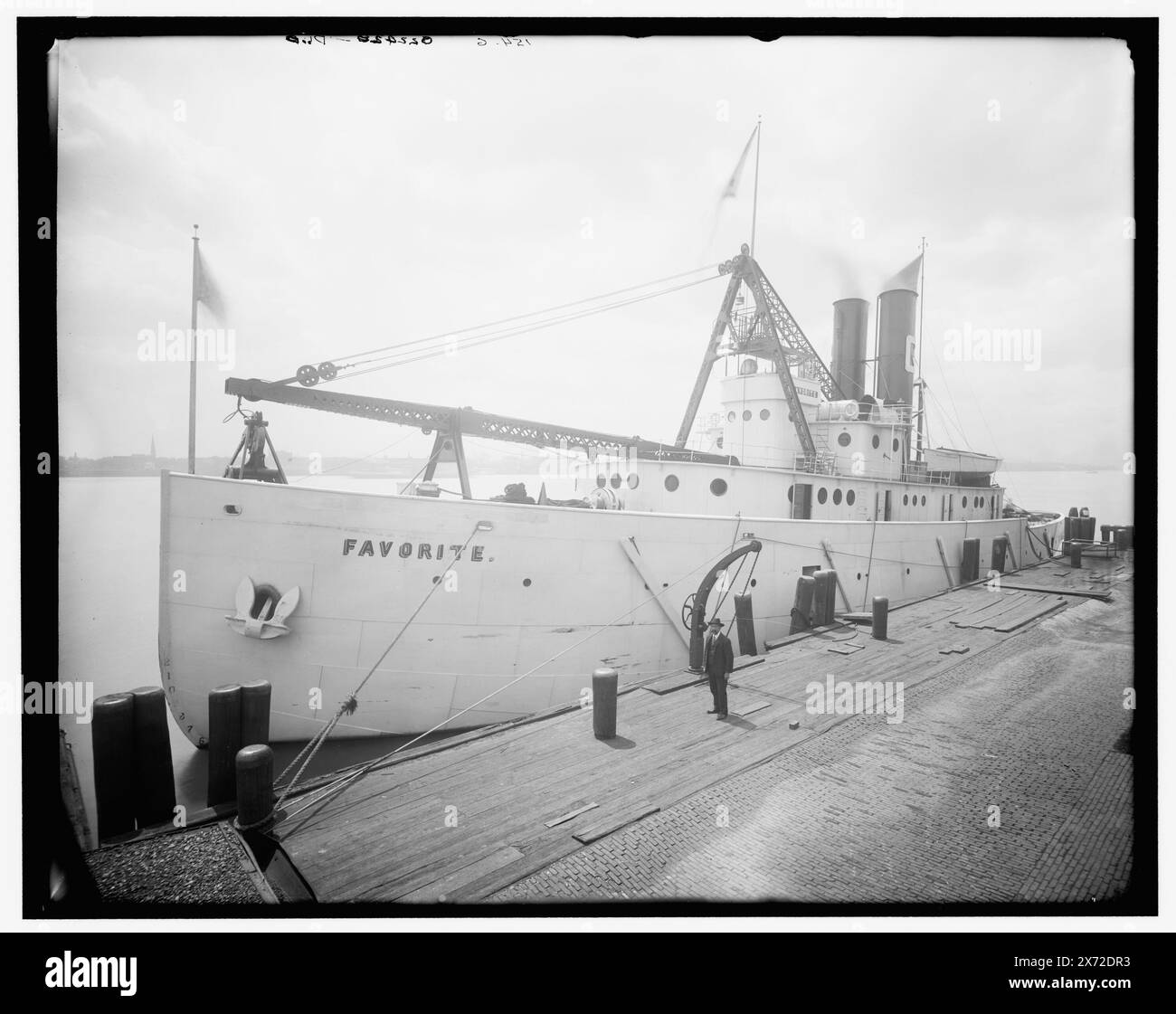 Marine Wracker Favorit, Titel aus Jacke, '154 G' und 'dup' auf negativ, Detroit Publishing Co.-Nr. 022428., Geschenk; State Historical Society of Colorado; 1949, Favorite (Wrecker), Schiffe. , Piers & Kais. Stockfoto
