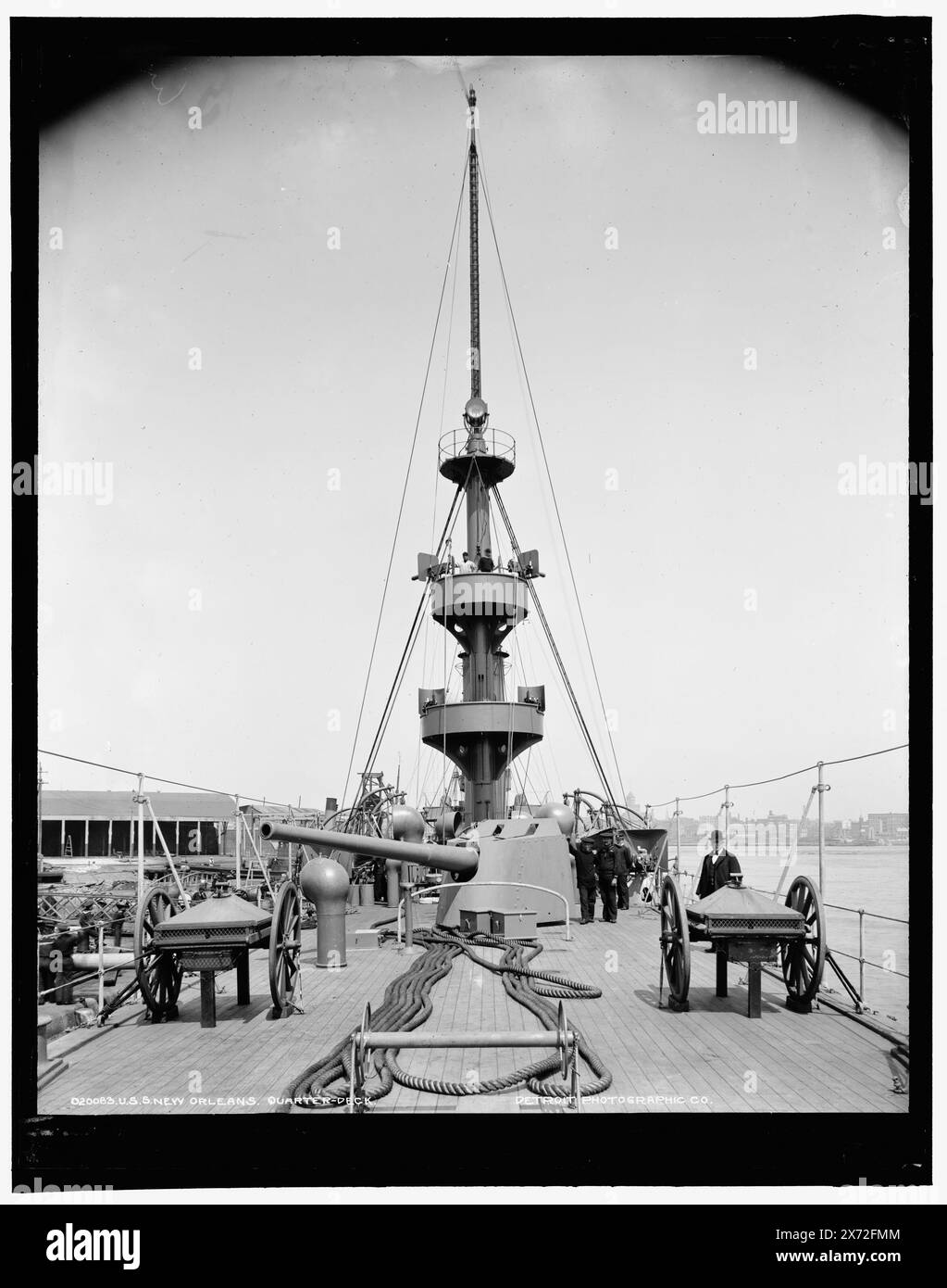 U.S.S. New Orleans, Viertel-Deck, Zuschreibung zu Hart basierend auf negativem D4-20072., 'X 76' auf negativem., Detroit Publishing Co.-Nr. 020083., Geschenk; State Historical Society of Colorado; 1949, New Orleans (Kreuzer), Kreuzer (Kriegsschiffe), amerikanisch. , Artillerie (Waffen) Stockfoto