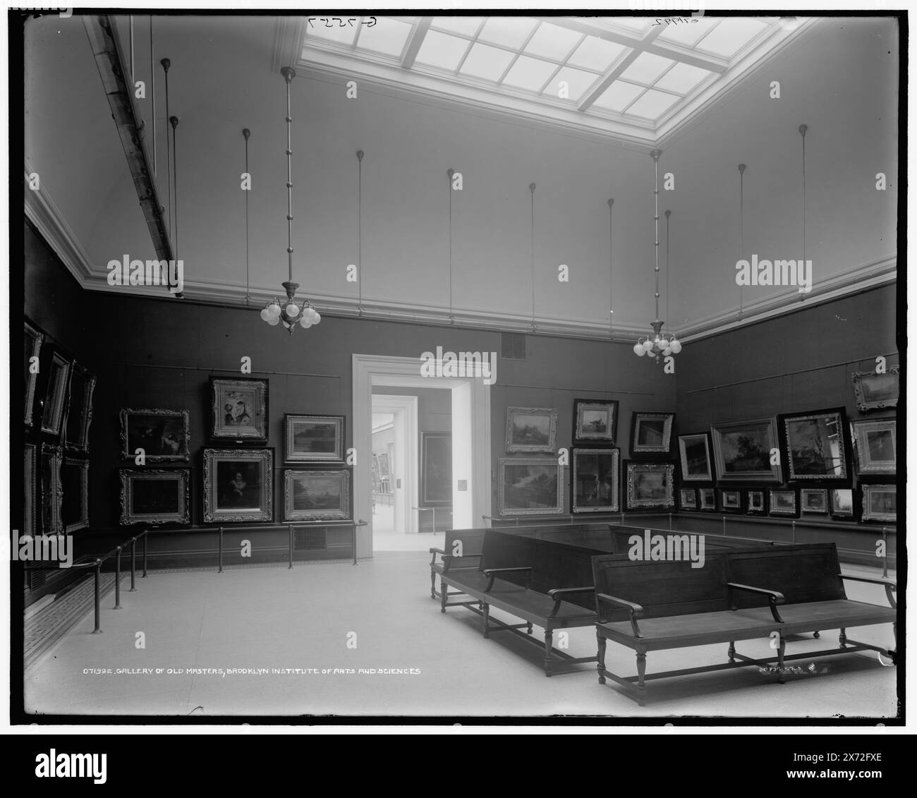 Gallery of Old Masters, Brooklyn Institute of Arts and Sciences Brooklyn Museum, 'G 7557' auf negativ. Detroit Publishing Co. No. 071992., Geschenk; State Historical Society of Colorado; 1949, Galerien & Museen. , Innenräume. , Gemälde. , Usa, New York (Bundesstaat), New York. Stockfoto