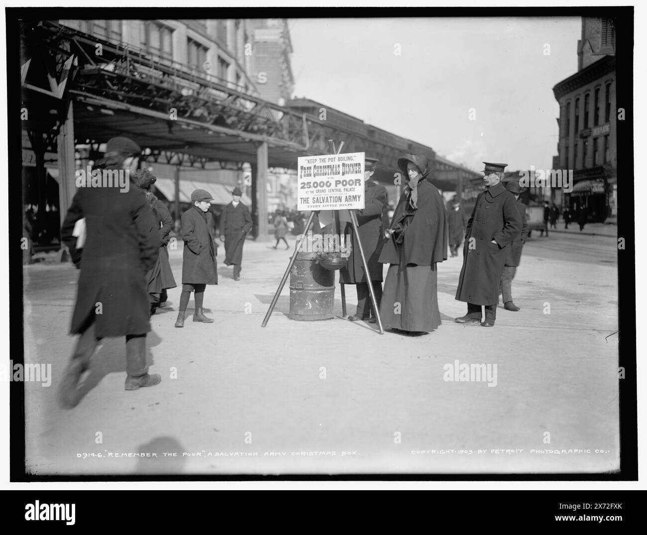 Erinnern Sie sich an die Armen: Eine Weihnachtsbox der Heilsarmee, Locale basierend auf Detroit, Katalog J Zuschlag. (1906)., Detroit Publishing Co.-Nr. 09146., Geschenk; State Historical Society of Colorado; 1949, Heilsarmee. , Wohltätigkeitsorganisationen. , Arme Menschen. , Weihnachten. , Usa, New York (Bundesstaat), New York. Stockfoto