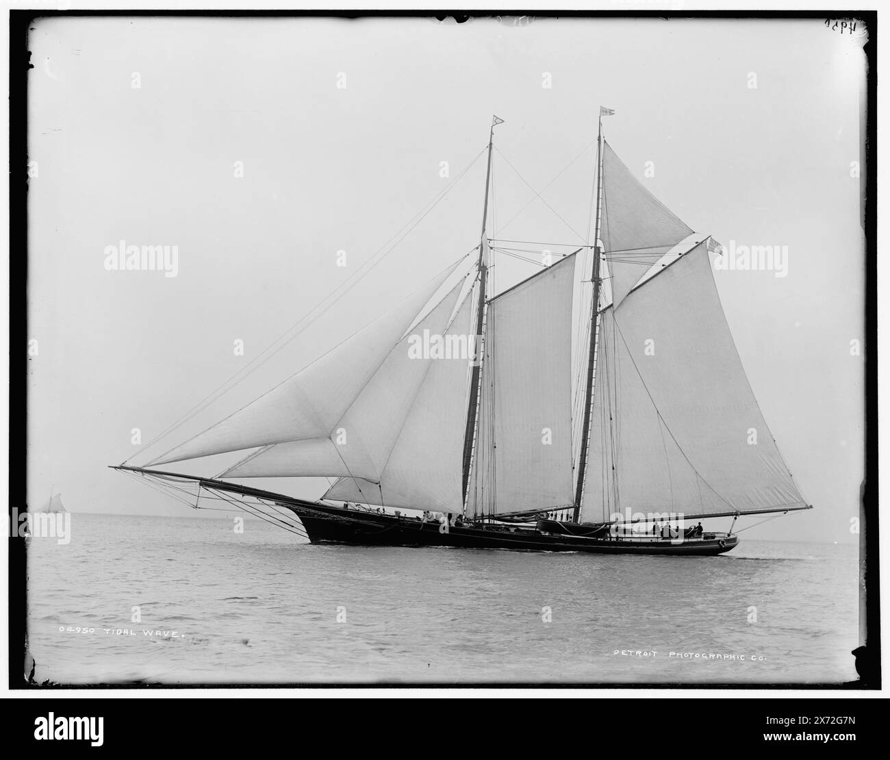 TIDAL Wave, Date Based on Detroit, Catalogue F (1899)., Detroit Publishing Co.-Nr. 04950., Geschenk; State Historical Society of Colorado; 1949., Überschrift(n) in 610 Feld(en) Unified, Tidal Wave (Yacht), Yachts. Stockfoto