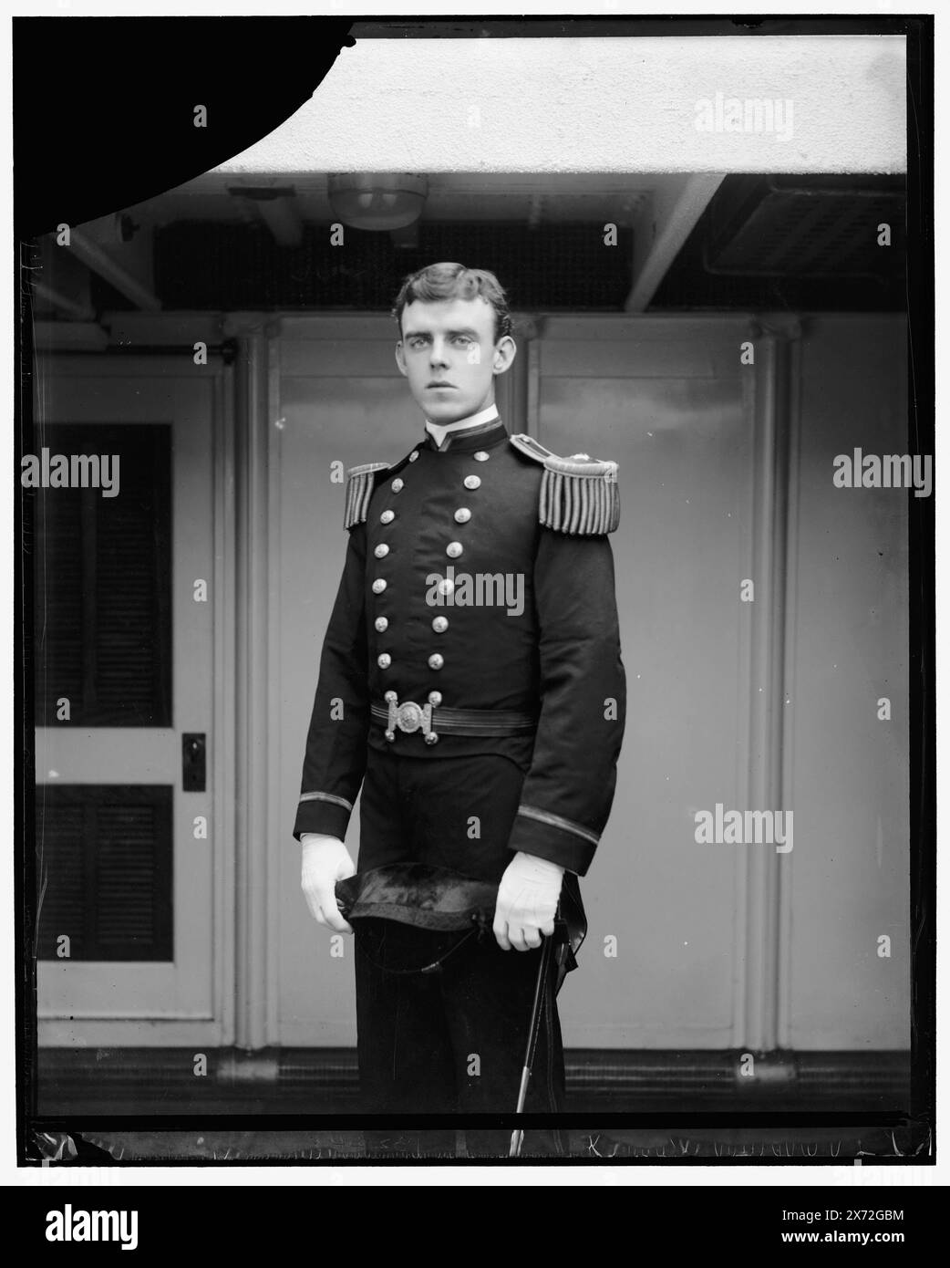 U.S.S. Brooklyn, Fähnrich Proctor, Titel aus Jacke, Attribution basiert auf negativ D4-32235., Detroit Publishing Co.-Nr. 032249., Geschenk; State Historical Society of Colorado; 1949, Brooklyn (Cruiser), United States., Navy. Militäroffiziere, Amerikaner. Stockfoto