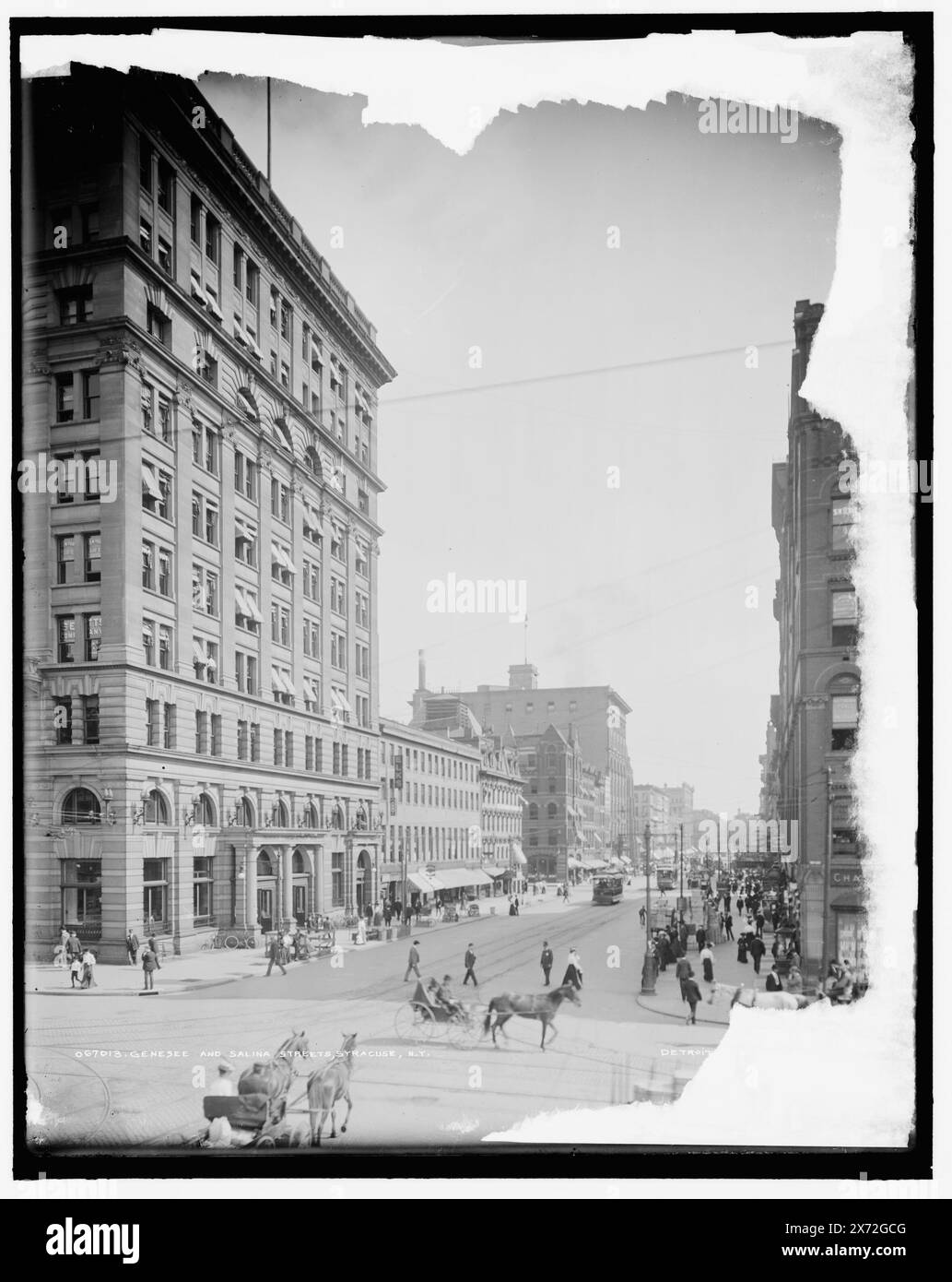 Genesee and Salina Streets, Syracuse, N.Y., '67013-2-L on negative D4-17916; '2050' and 'Detroit Photographic Co.' on negative D4-67013., Detroit Publishing Co. Nrn. 017916 and 067013., negative are close variants., Gift; State Historical Society of Colorado; 1949, Streets. , Kommerzielle Einrichtungen. , Usa, New York (Bundesstaat), Syracuse. Stockfoto