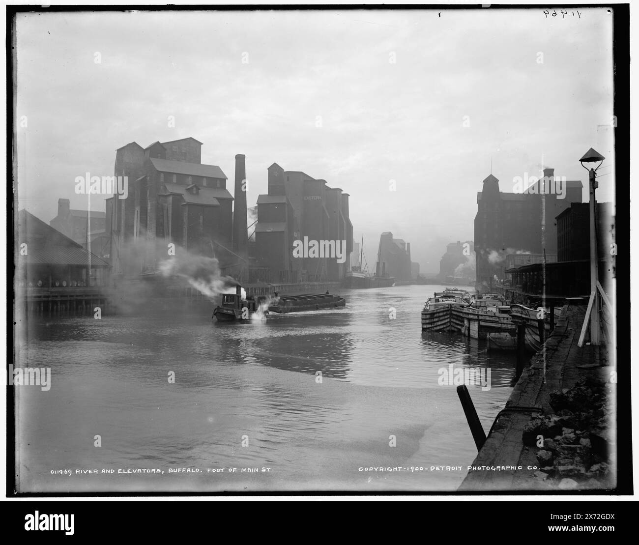 Fluss und Fahrstühle, Buffalo, Fuß der Main St., Detroit Publishing Co. No 011469., Geschenk; State Historical Society of Colorado; 1949, Rivers. , Getreideaufzüge. , Usa, New York (Bundesstaat), Buffalo. Stockfoto
