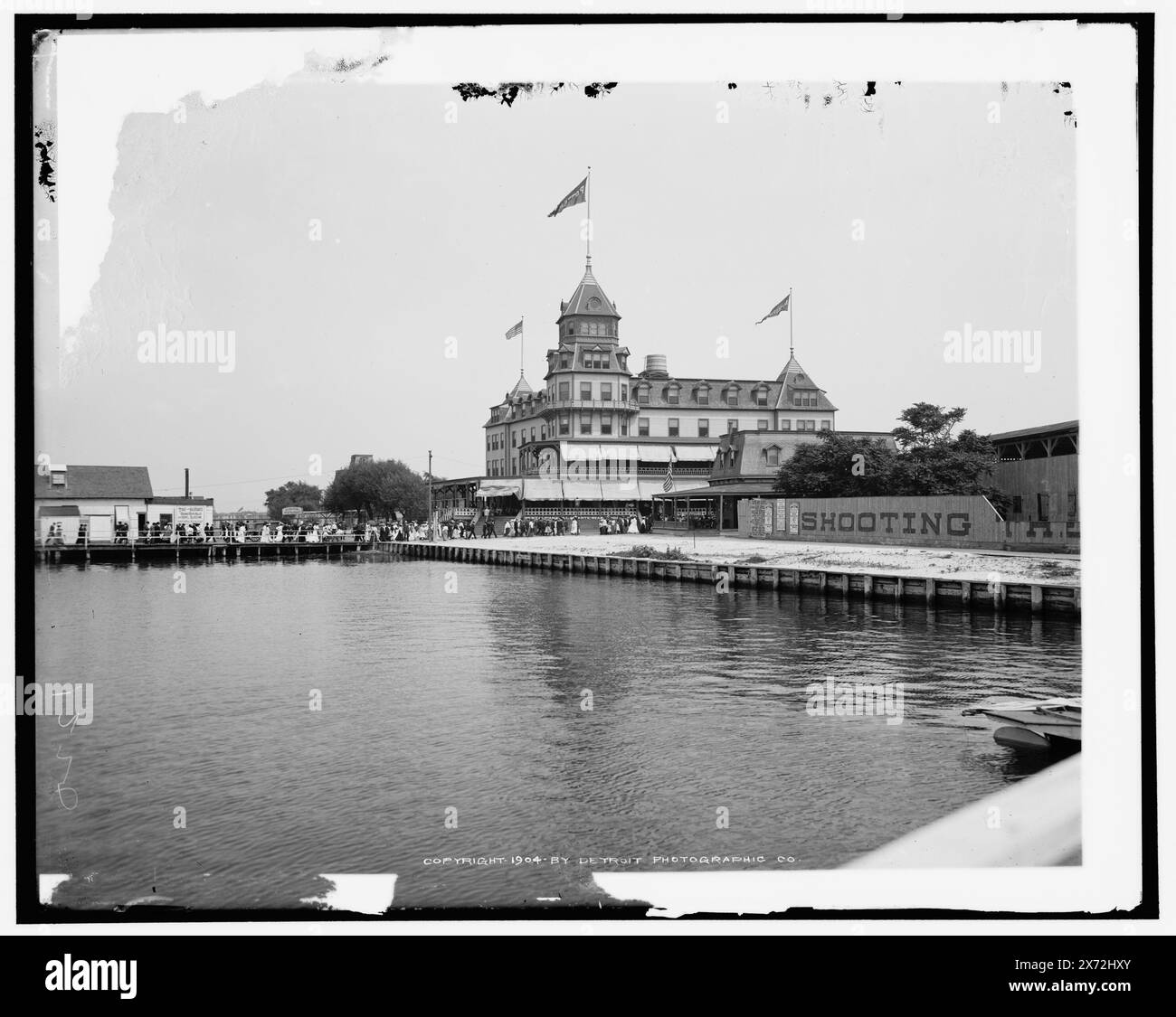 Steamer landet in Rockaway, Long Island, Videobilder sind nicht sequenziell; die tatsächliche Reihenfolge von links nach rechts ist 06606, 06605., Queens, New York., Detroit Publishing Co.-Nr. 010757., Geschenk; State Historical Society of Colorado; 1949, Steamboats. , Piers & Kais. , Hotels. , Usa, New York (Bundesstaat), New York. Stockfoto