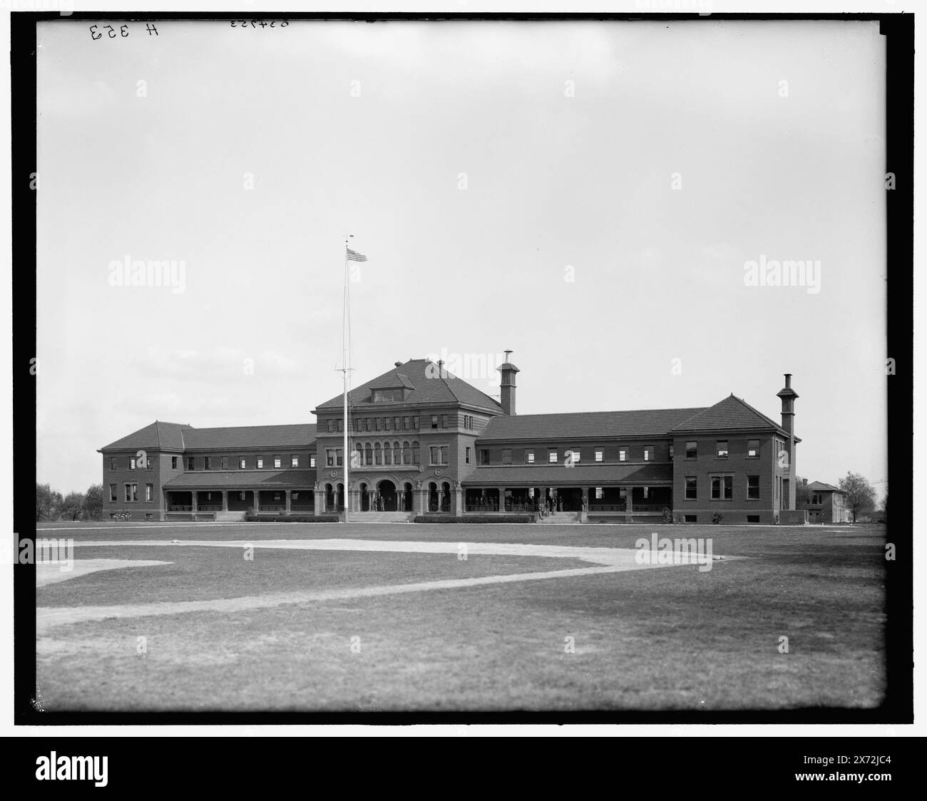 Marine Baracken, League Island Navy Yard, Philadelphia, Pa., Titel aus Jacke., 'H 353' auf negativ. Detroit Publishing Co.-Nr. 034753., Gift; State Historical Society of Colorado; 1949, Marinestationen und Marinestationen. , Baracken. , Usa, Pennsylvania, Philadelphia. Stockfoto