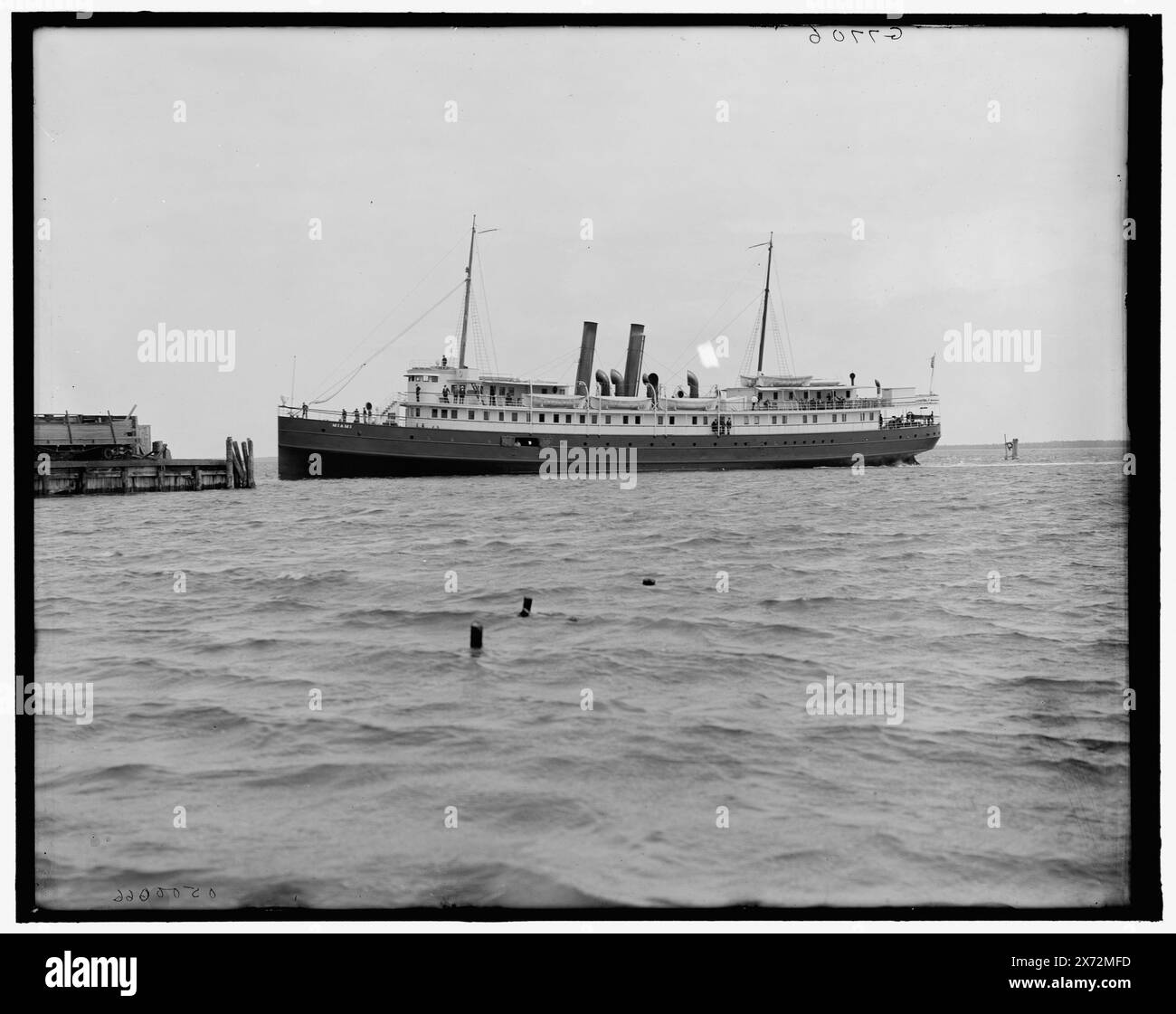 Ankunft der Nassau Str. Miami, Miami, Florida, Titel aus Jacke, 'G 7706' auf negativ. Detroit Publishing Co.-Nr. 500066., Geschenk; State Historical Society of Colorado; 1949, Miami (Dampfschiff), Schiffe. , Usa, Florida, Miami. Stockfoto