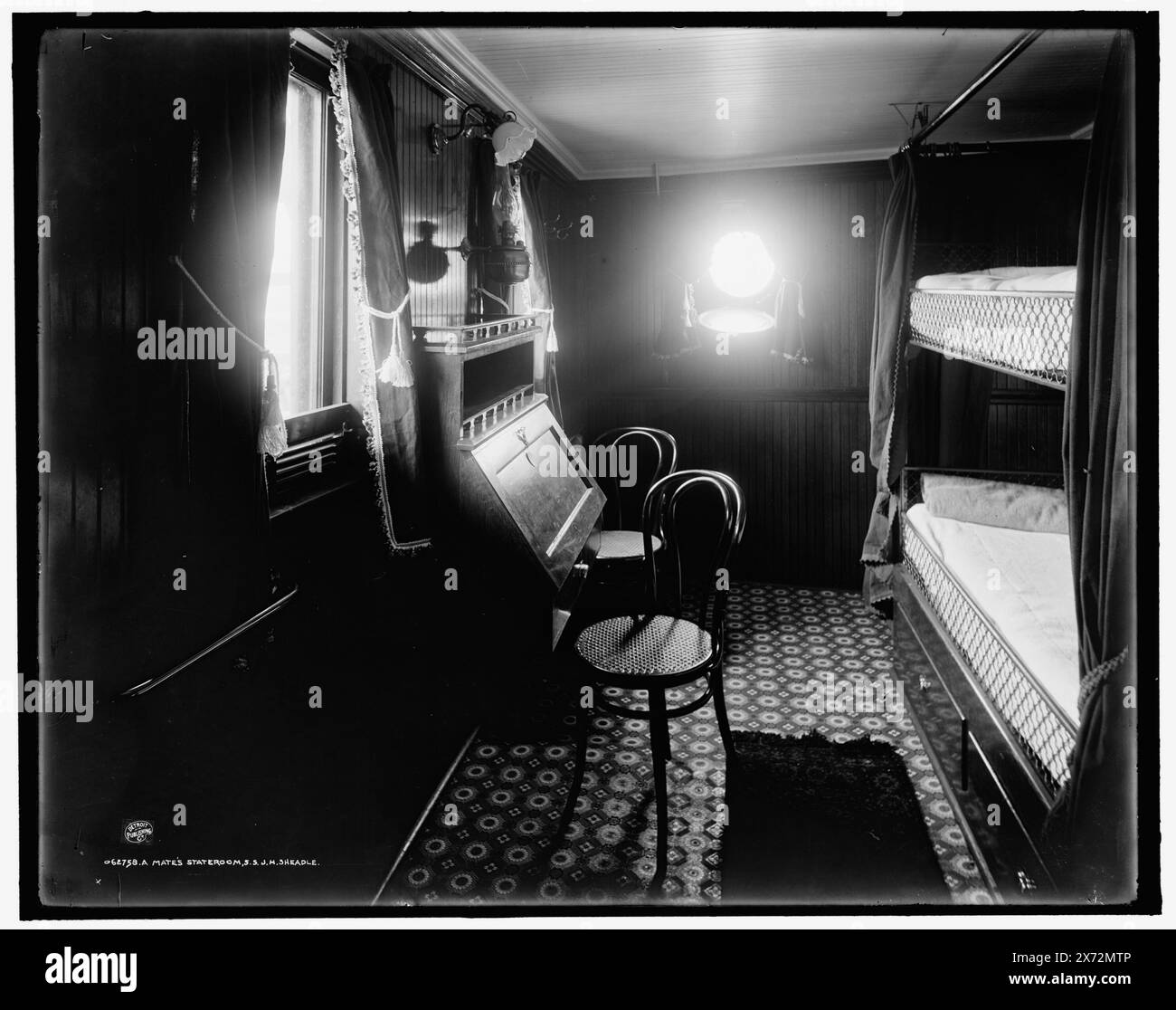 Eine Mattenkabine, S.S. J.H. Sheadle, Detroit Publishing Co.-Nr. 062758., Geschenk; State Historical Society of Colorado; 1949, J.H. Sheadle (Frachter), Frachtschiffe. , Crew Quarters. Stockfoto