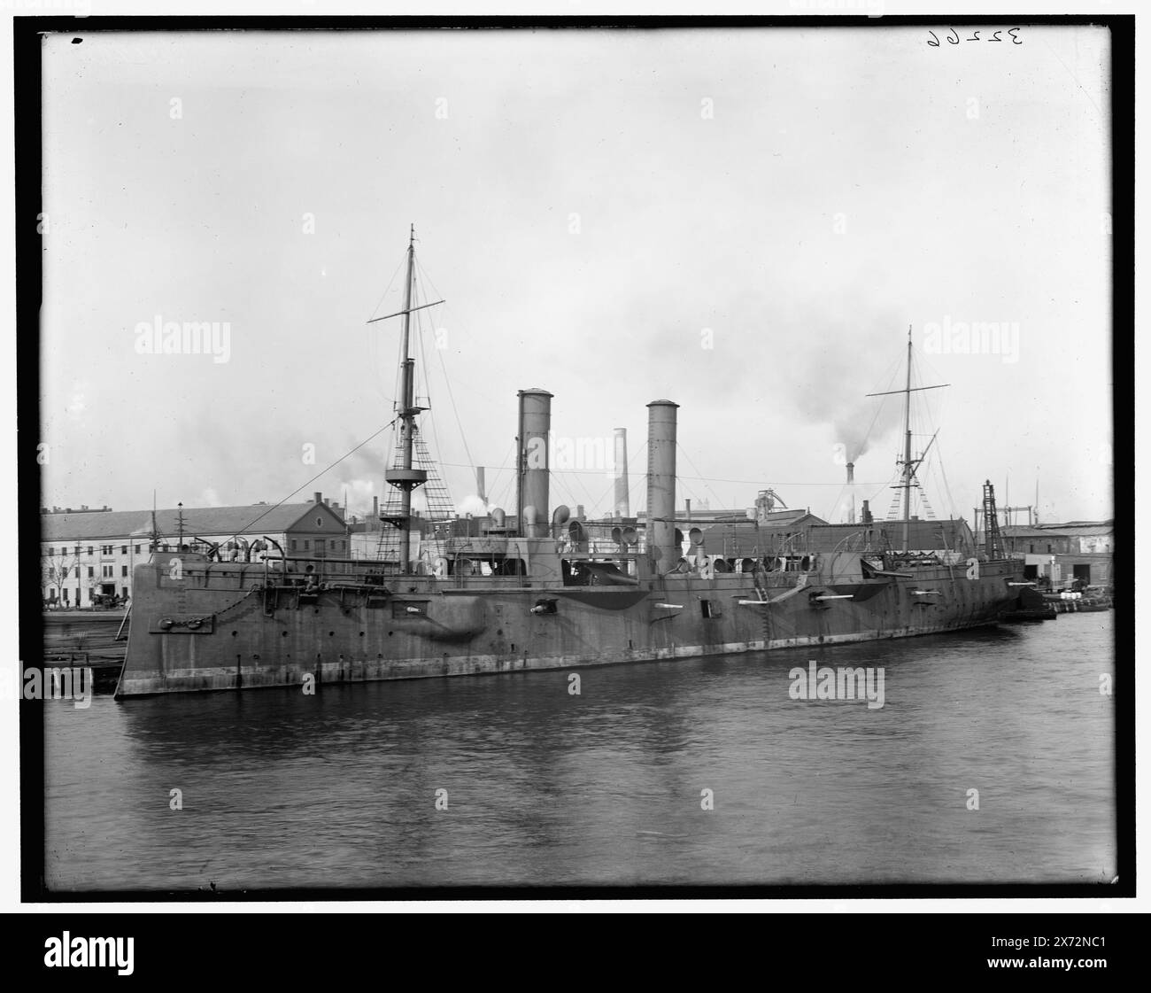 U.S.S. Chicago in Brooklyn Navy Yard, Titel von Jackett, Detroit Publishing Co.-Nr. 032266., Geschenk; State Historical Society of Colorado; 1949, Chicago (Cruiser), Brooklyn Navy Yard (New York, N.Y.), Cruisers (Kriegsschiffe), Amerikanisch. , Marinehäfen & Marinestationen. , Usa, New York (Bundesstaat), New York. , Usa, New York (Bundesstaat), East River. Stockfoto