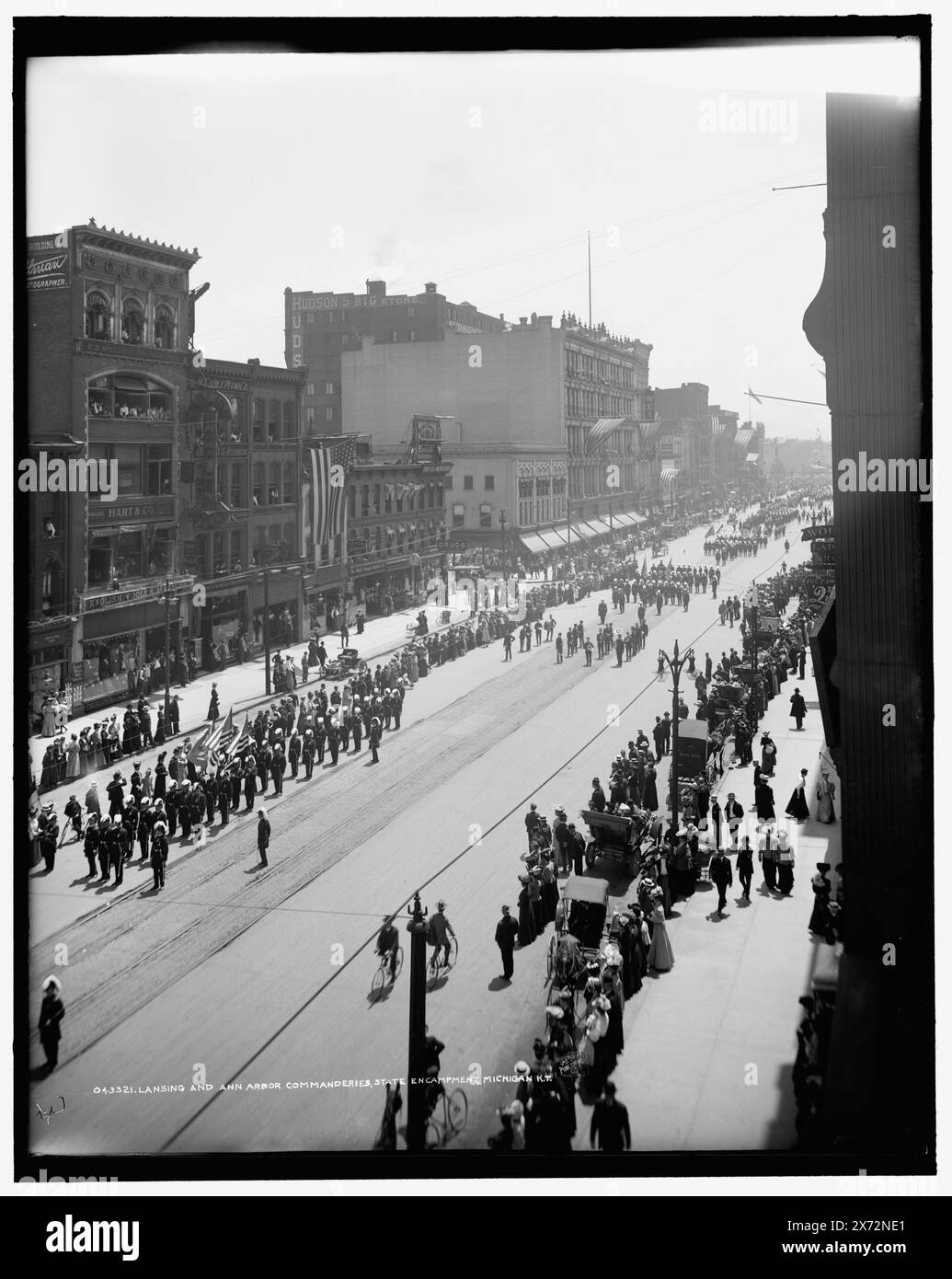 Lansing und Ann Arbor Kommandanten, State Encamp, Michigan Knights Templar, Detroit Publishing Co. No. 043321., Geschenk; State Historical Society of Colorado; 1949, Paraden & Prozessionen. , Brüderliche Organisationen. , Straßen. , Usa, Michigan, Detroit. Stockfoto