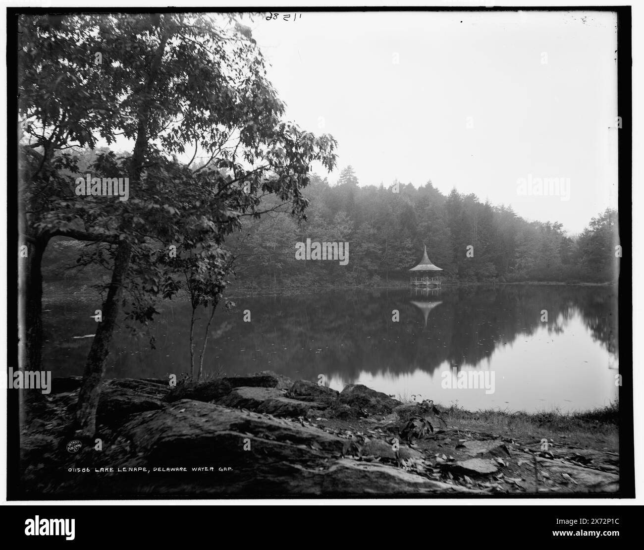 Lake Lenape, Delaware Water Gap, Date Based on Detroit, Catalogue J (1901)., Detroit Publishing Co.-Nr. 011586., Gift; State Historical Society of Colorado; 1949, Lakes & Ponds. Usa, Pennsylvania, Lenape, Lake. , Usa, Pennsylvania, Delaware Water Gap. Stockfoto