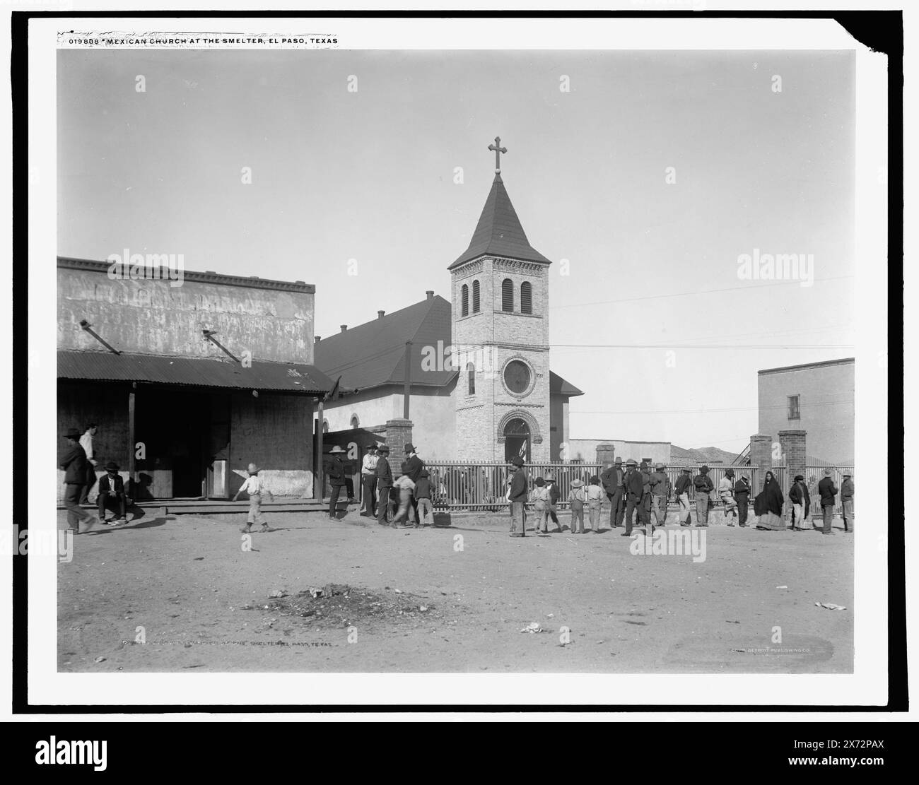 Mexikanische Kirche in der Schmelzhütte, El Paso, Texas, Detroit Publishing Co.-Nr. 019808., Geschenk; State Historical Society of Colorado; 1949, katholische Kirchen. , Usa, Texas, El Paso. Stockfoto