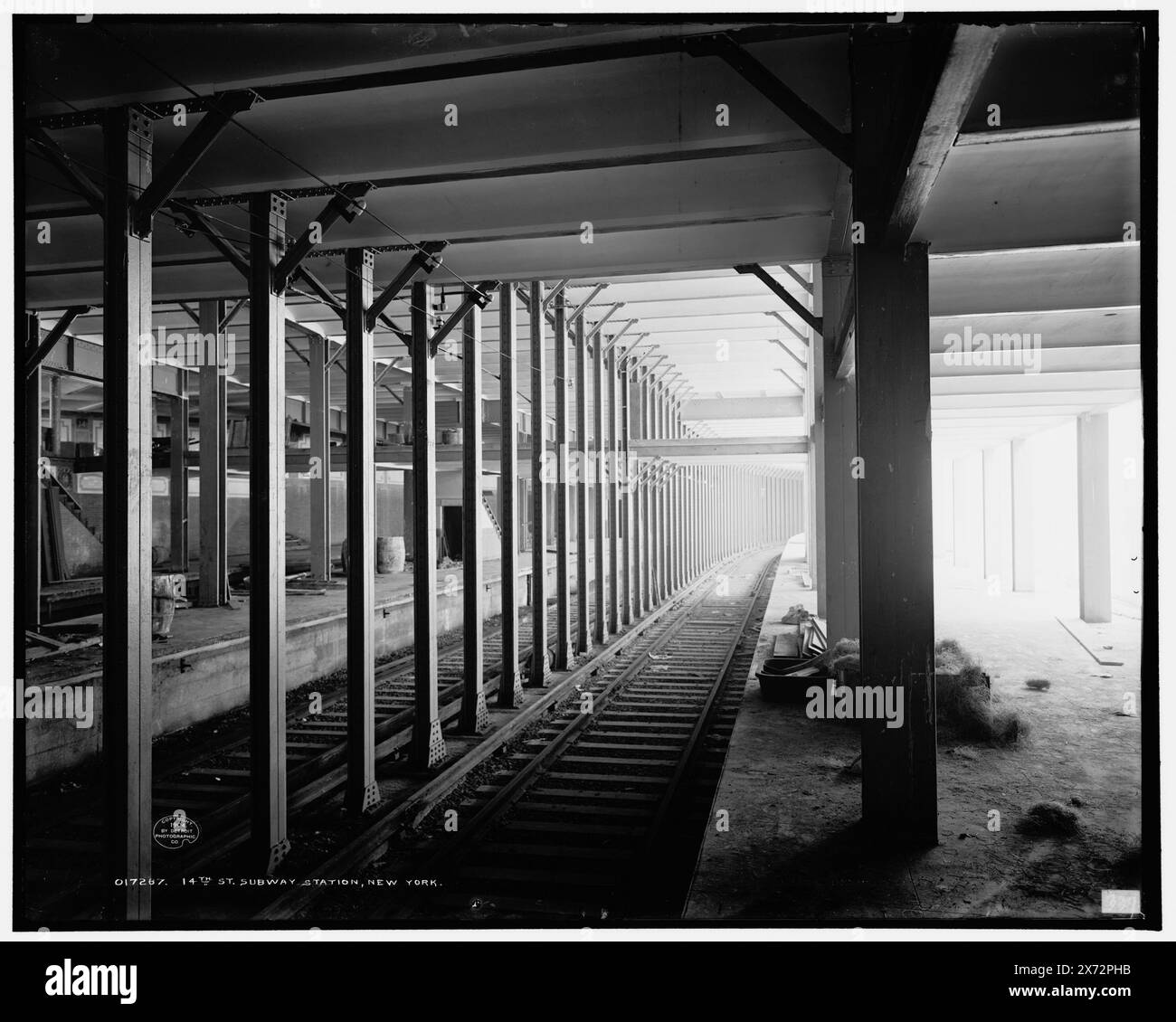 14th St. U-Bahn-Station, New York, '337' auf negativ. Detroit Publishing Co.-Nr. 017287., Geschenk; State Historical Society of Colorado; 1949, U-Bahn-Stationen. , Eisenbahngleise. , Usa, New York (Bundesstaat), New York. Stockfoto