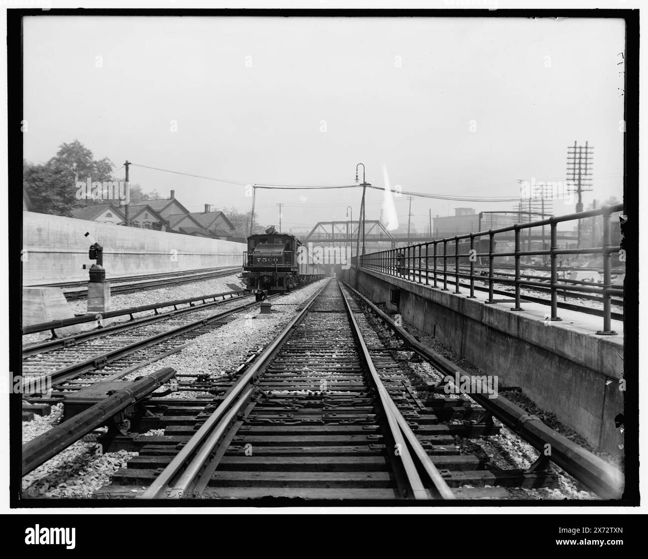 Detroit River Tunnel, Detroit, mir., Titel aus Jacke., für Michigan Central Railroad Company., 'G-307' auf negativ. Detroit Publishing Co.-Nr. 068333., Geschenk; State Historical Society of Colorado; 1949, Tunnel. , Eisenbahn. , Usa, Michigan, Detroit. Stockfoto