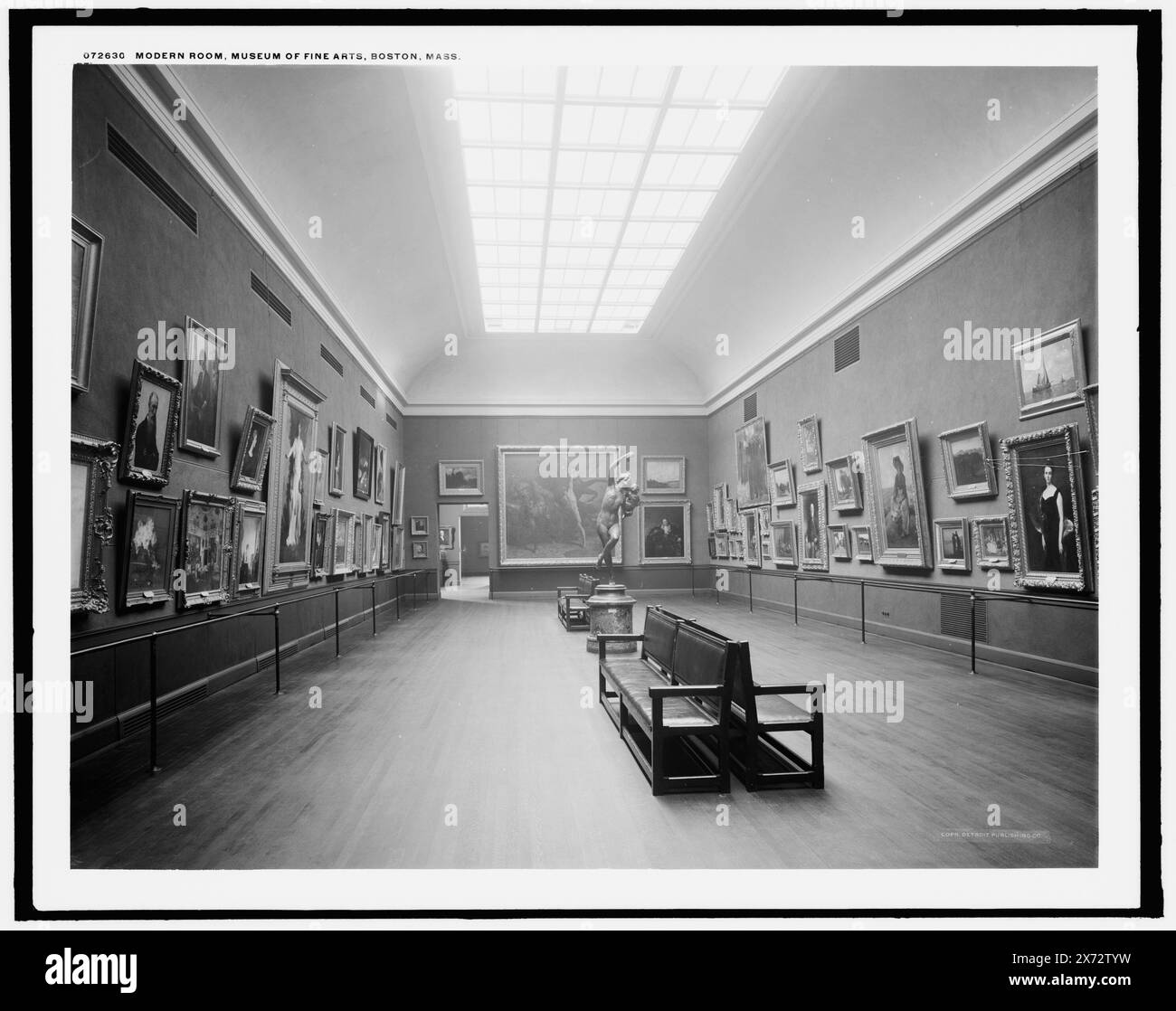 Moderner Raum, Museum of Fine Arts, Boston, Mass., 'MCC [, .]' Auf negativ. Detroit Publishing Co.-Nr. 072630., Geschenk; State Historical Society of Colorado; 1949, Galerien & Museen. , Innenräume. , Gemälde. , Usa, Massachusetts, Boston. Stockfoto