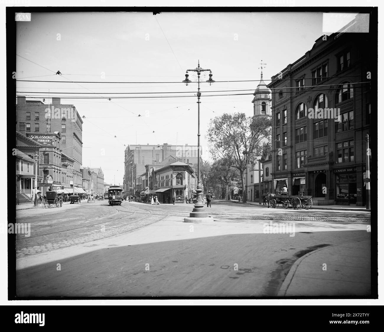 Congress Square, Portland, Me., Titel von Jackett, YM.C.A. rechts. '113' auf negativ. Detroit Publishing Co.-Nr. 039311., Geschenk; State Historical Society of Colorado; 1949, Streets. , Kommerzielle Einrichtungen. , Usa, Maine, Portland. Stockfoto