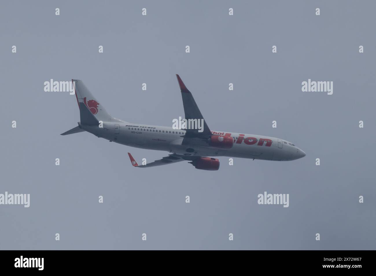 Chiangmai, Thailand - 23. November 2023: HS-LUU Boeing 737-800 der Thai Lionair Airline. Fahren Sie vom Flughafen Chiangmai nach Bangkok. Stockfoto