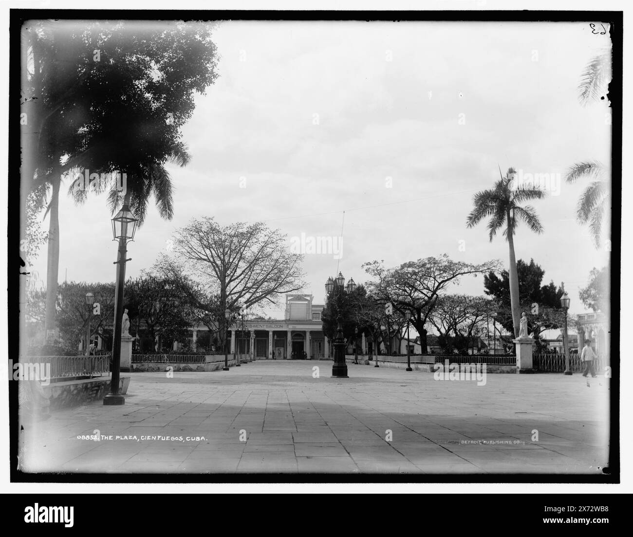 Plaza, Cienfuegos, Kuba, The, '63' auf negativ. Datum basiert auf Detroit, Catalogue J (1901)., Detroit Publishing Co.-Nr. 08851., Geschenk; State Historical Society of Colorado; 1949, Plazas. Kuba, Cienfuegos. Stockfoto