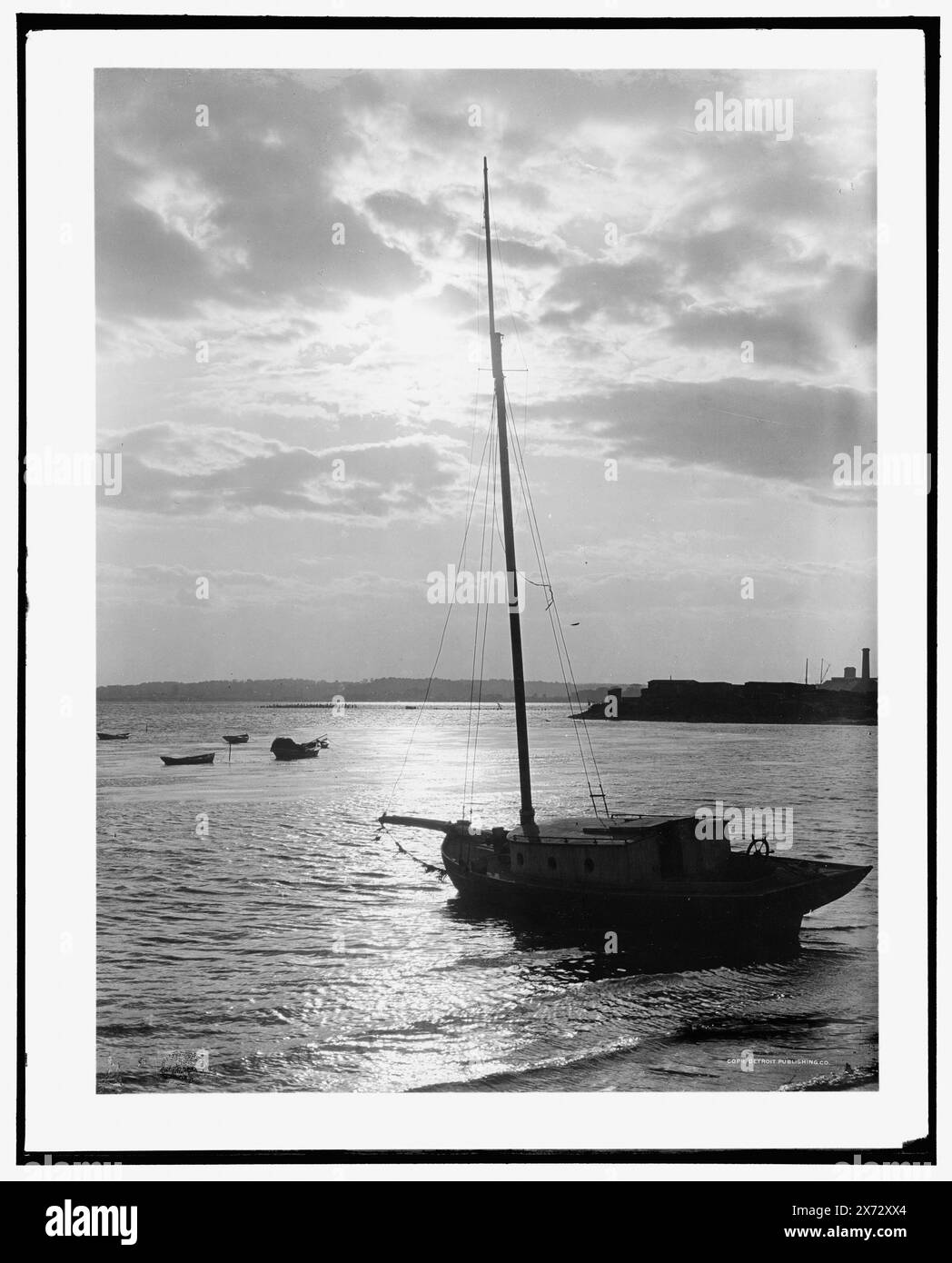 Sunset off Fort McHenry, Baltimore, MD., entsprechende Glastransparenz (mit demselben Serien-Code) verfügbar auf Videobilder 1A-30538., Videobilder seitlich umgekehrt., Detroit Publishing Co.-Nr. 019139., Geschenk; State Historical Society of Colorado; 1949, Sonnenaufgänge und Sonnenuntergänge. , Segelboote. , Usa, Maryland, Baltimore. Stockfoto