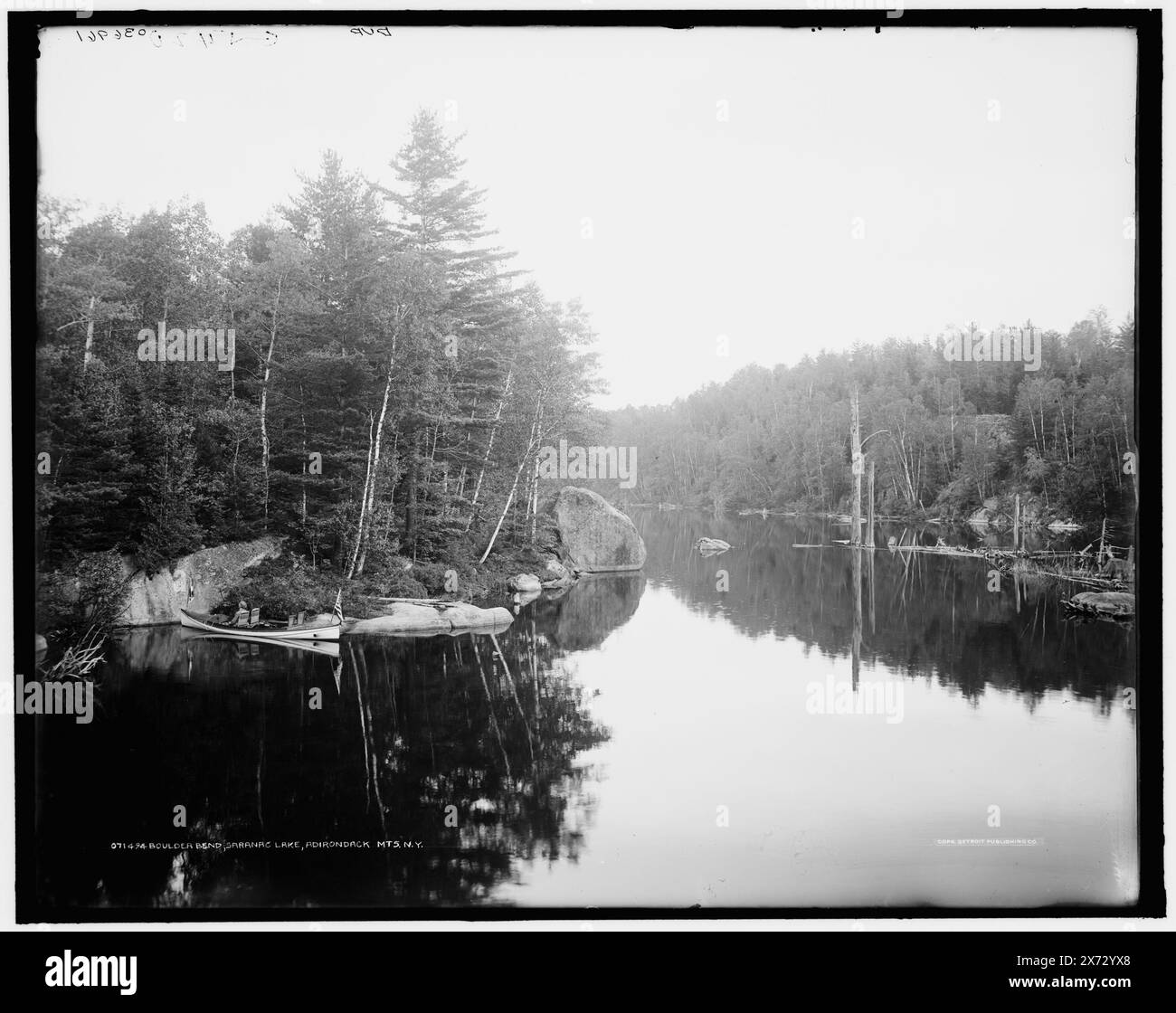 Boulder Bend, Saranac Lake, d. h. River, Adirondack MTS., N.Y., 'G 5420' und 'dup' auf negativ., Detroit Publishing Co.-Nr. 071494., Geschenk; State Historical Society of Colorado; 1949, Rivers. , Usa, New York (Bundesstaat), Saranac River. , Usa, New York (Bundesstaat), Adirondack Mountains. Stockfoto