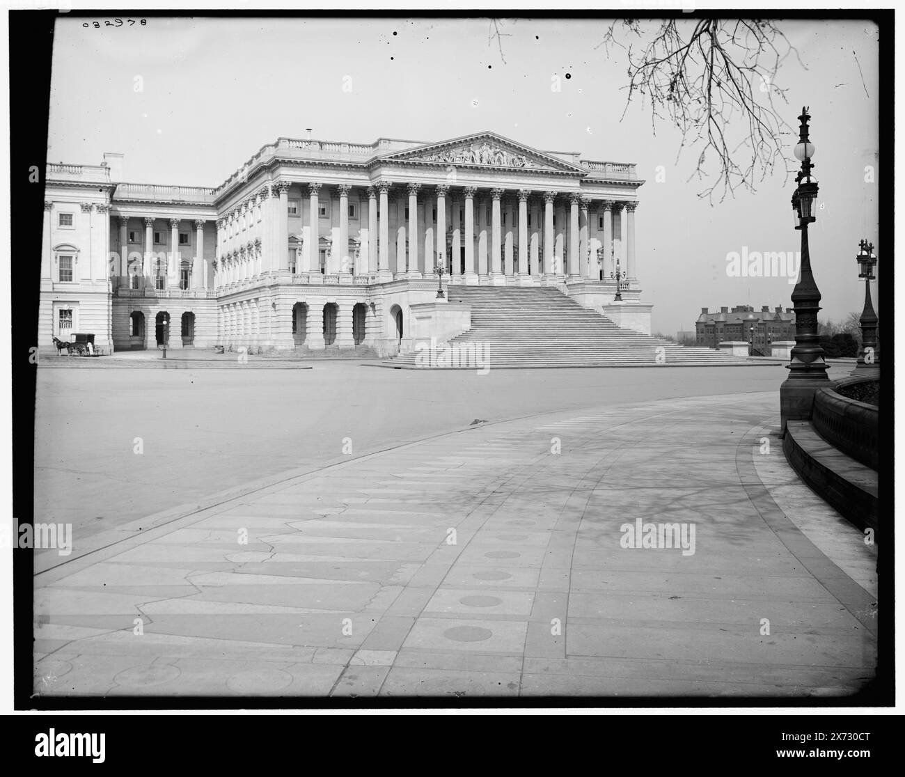 Senate Wing of the United States Capitol, Washington, D.C., entsprechende Glasdurchlässigkeit (mit demselben Seriencode) auf Videobildschirm 1A-30715., Title from Jacket., Detroit Publishing Co.-Nr. 032978., Geschenk; State Historical Society of Colorado; 1949, Capitols. , Vereinigte Staaten, District of Columbia, Washington (D.C.) Stockfoto
