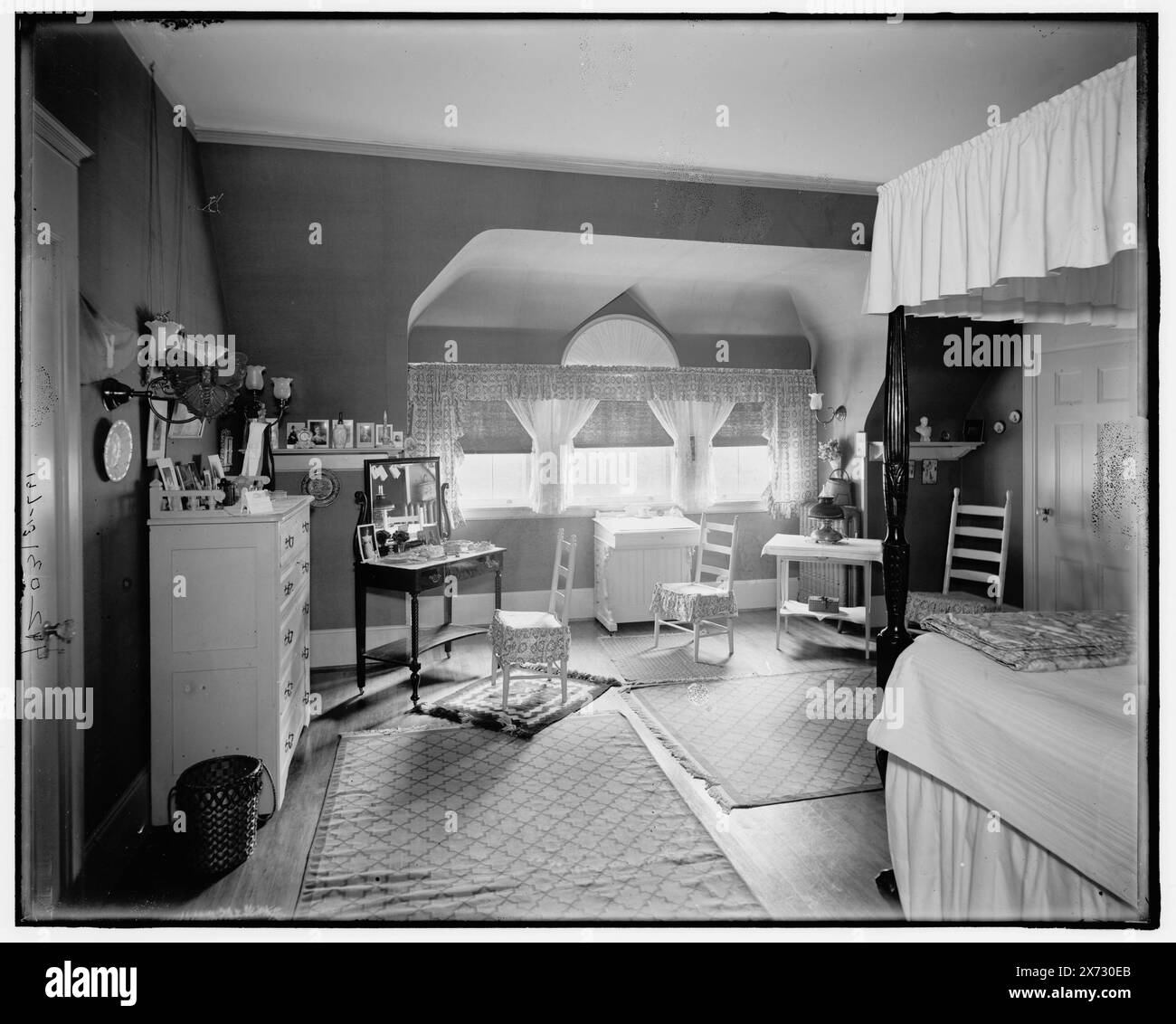 Lake Forest Residence von Hugh R. McCullough, Innenausstattung, Titel aus Jacke., '197-13' auf negativ. Detroit Publishing Co.-Nr. 42031., Geschenk; State Historical Society of Colorado; 1949, Dwellings. , Schlafzimmer. , Usa, Illinois, Lake Forest. Stockfoto