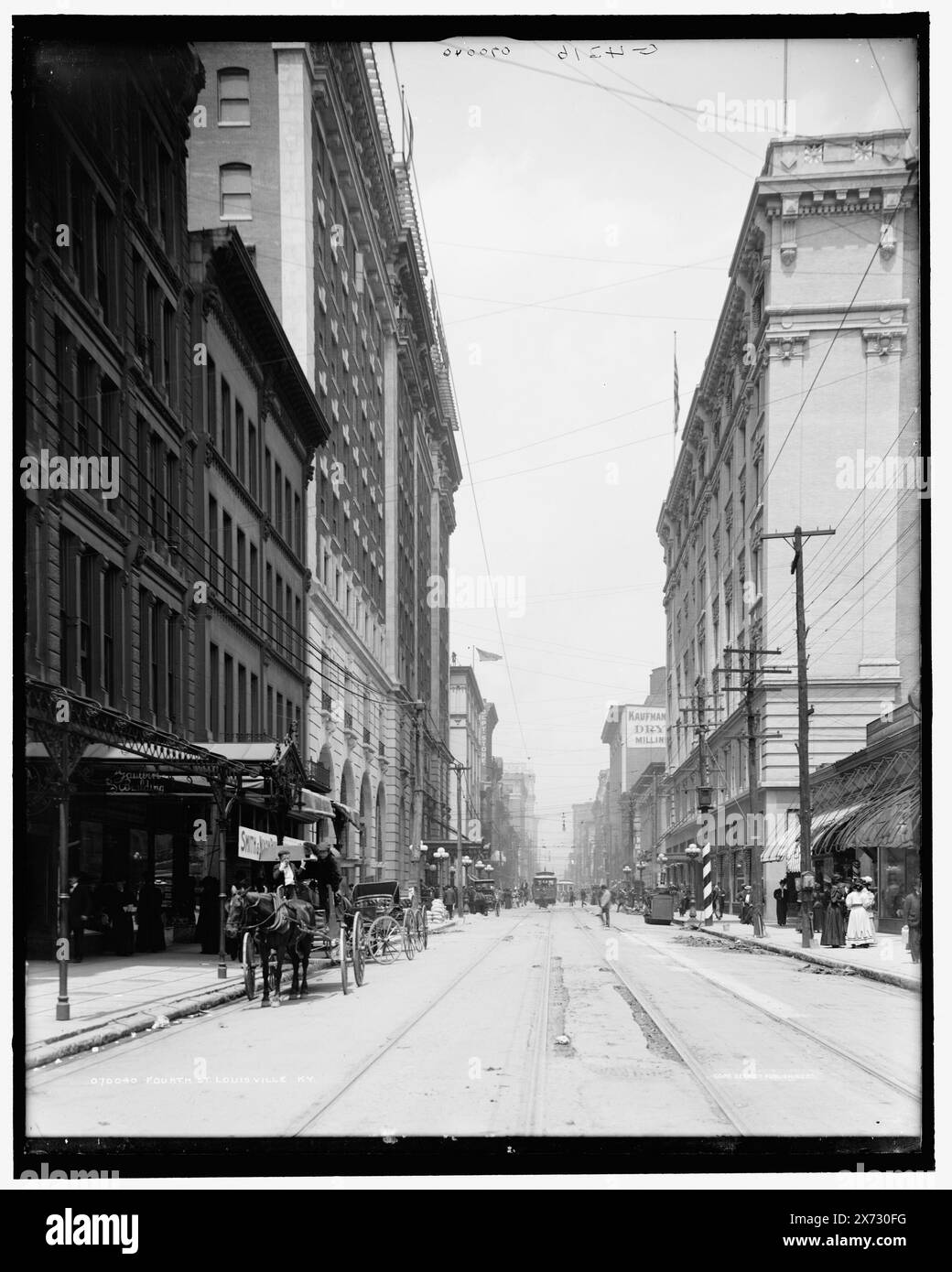 Fred St., Louisville, Ky., 'G 4316' auf negativ., entsprechende Glastransparenz auf Videobild 1A-30865., Detroit Publishing Co.-Nr. 070040., Geschenk; State Historical Society of Colorado; 1949, Streets. , Kommerzielle Einrichtungen. , Usa, Kentucky, Louisville. Stockfoto