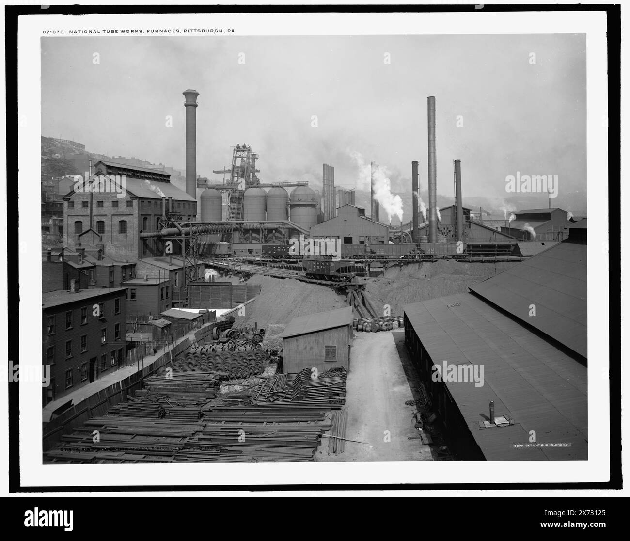 National Tube Company Works, Furnaces, Pittsburgh, Pa., Detroit Publishing Co.-Nr. 071373., Geschenk; State Historical Society of Colorado; 1949, Industrial Facilities. , Röhrenindustrie. , Öfen. , Usa, Pennsylvania, Pittsburgh. Stockfoto