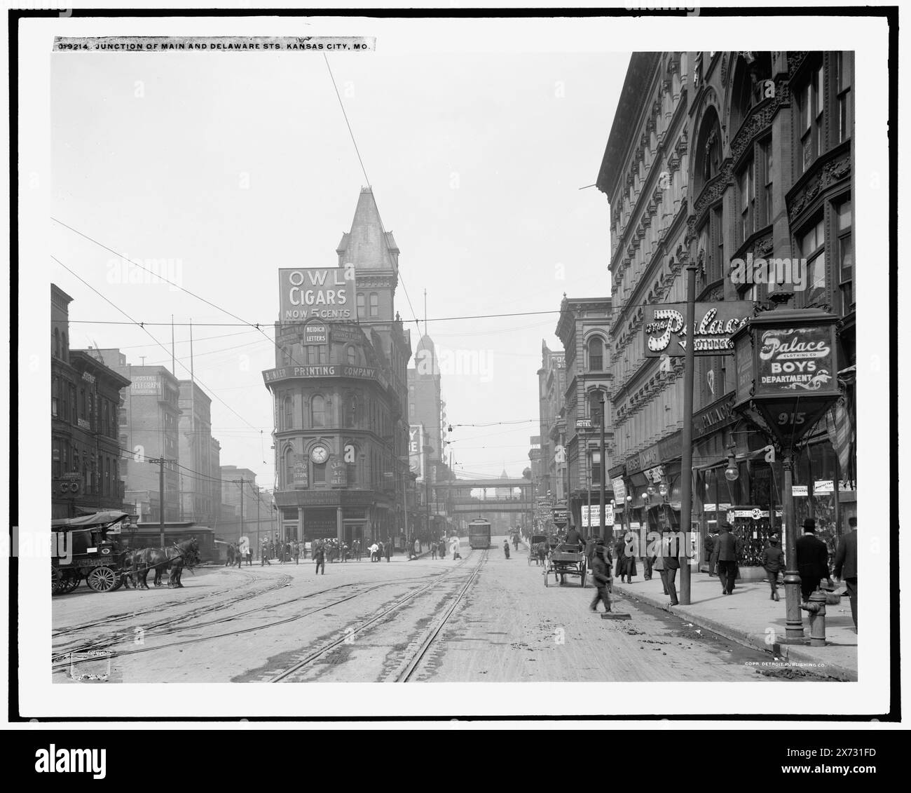 Junction of Main and Delaware Sts., Kansas City, Mo., entsprechende Glastransparenz (mit demselben Seriencode) auf Videobildschirm 1A-30552., Detroit Publishing Co.-Nr. 019214., Geschenk; State Historical Society of Colorado; 1949, Streets. , Kommerzielle Einrichtungen. , Usa, Missouri, Kansas City. Stockfoto