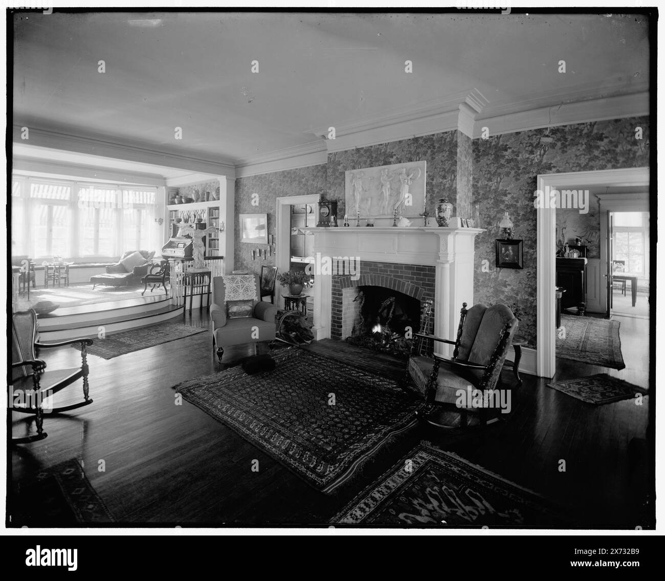 Innenraum mit Kamin, Titel von Cataloger., No Detroit Publishing Co. No., Geschenk; State Historical Society of Colorado; 1949, Interiors. , Kamine. Stockfoto