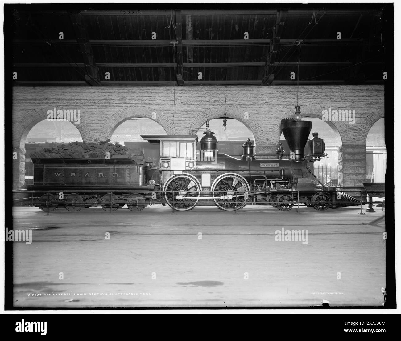 The General, Union Station, Chattanooga, Tenn., Detroit Publishing Co. No. 019987., Gift; State Historical Society of Colorado; 1949, Railroad Locomotives. , Bahnhöfe. , Innenräume. , Usa, Tennessee, Chattanooga. Stockfoto
