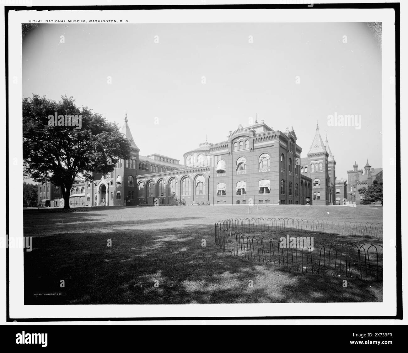 National Museum, Washington, D.C., auch bekannt als Smithsonian Institution, Arts and Industries Building., Date Based on Detroit, Catalogue P (1906)., Detroit Publishing Co. No. 017441., Geschenk; State Historical Society of Colorado; 1949, Galerien & Museen. , Vereinigte Staaten, District of Columbia, Washington (D.C.) Stockfoto