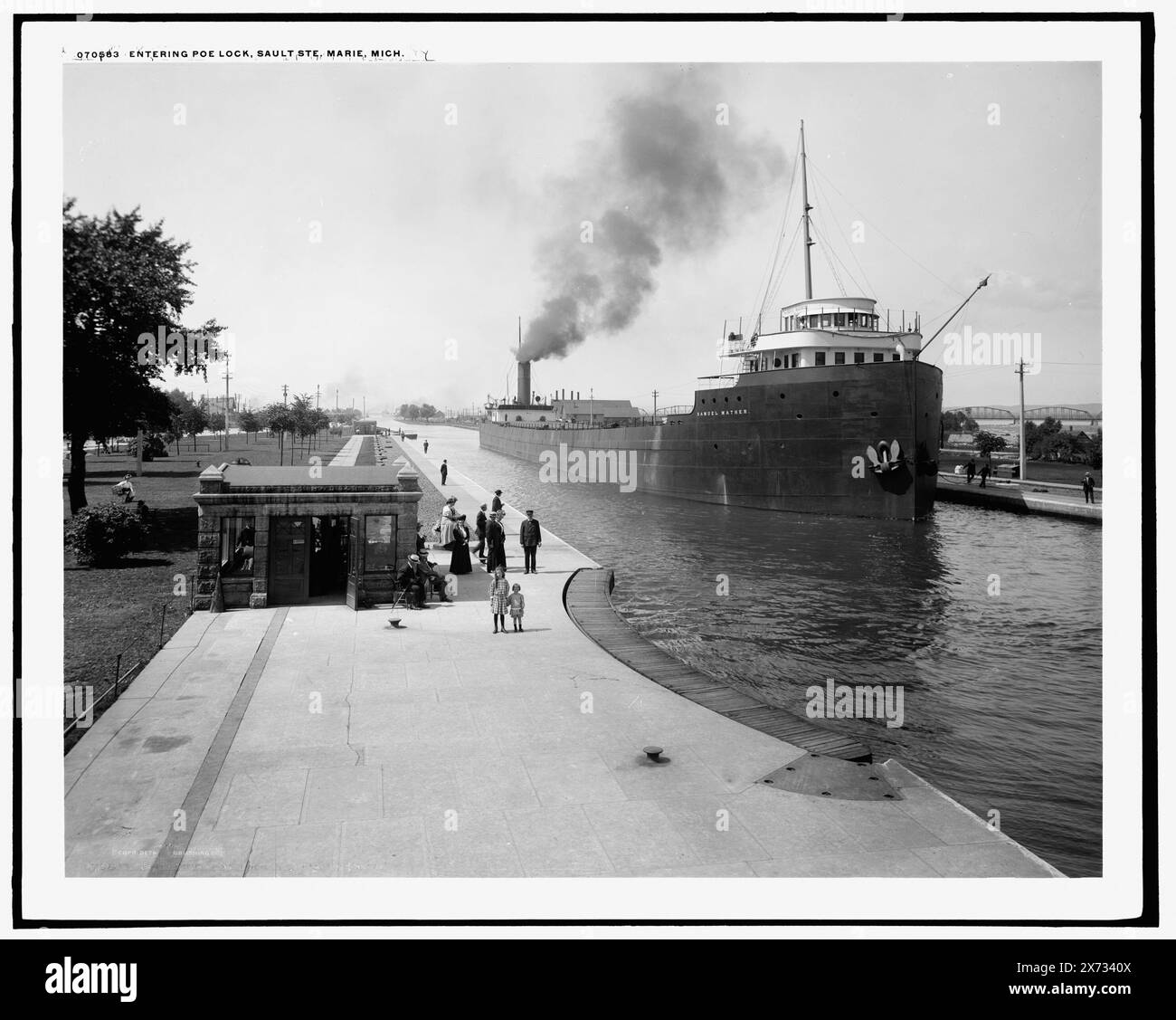 Aufrufen Von Poe Lock, Sault Ste. Marie, mich, 'G 4548' auf negativ, Detroit Publishing Co.-Nr. 070583., Geschenk; State Historical Society of Colorado; 1949, Samuel Mather (Frachter), Schleusen (Wasserbau), Frachtschiffe. , Usa, Michigan, Sault Sainte Marie. Stockfoto