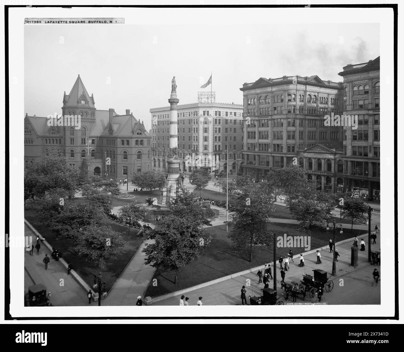 Lafayette Square, Buffalo, N.Y., Soldiers' and Sailors' Monument im Zentrum, Detroit Publishing Co. No 017959., Geschenk; State Historical Society of Colorado; 1949, Plazas. , Denkmäler und Denkmäler. , Usa, New York (Bundesstaat), Buffalo. Stockfoto