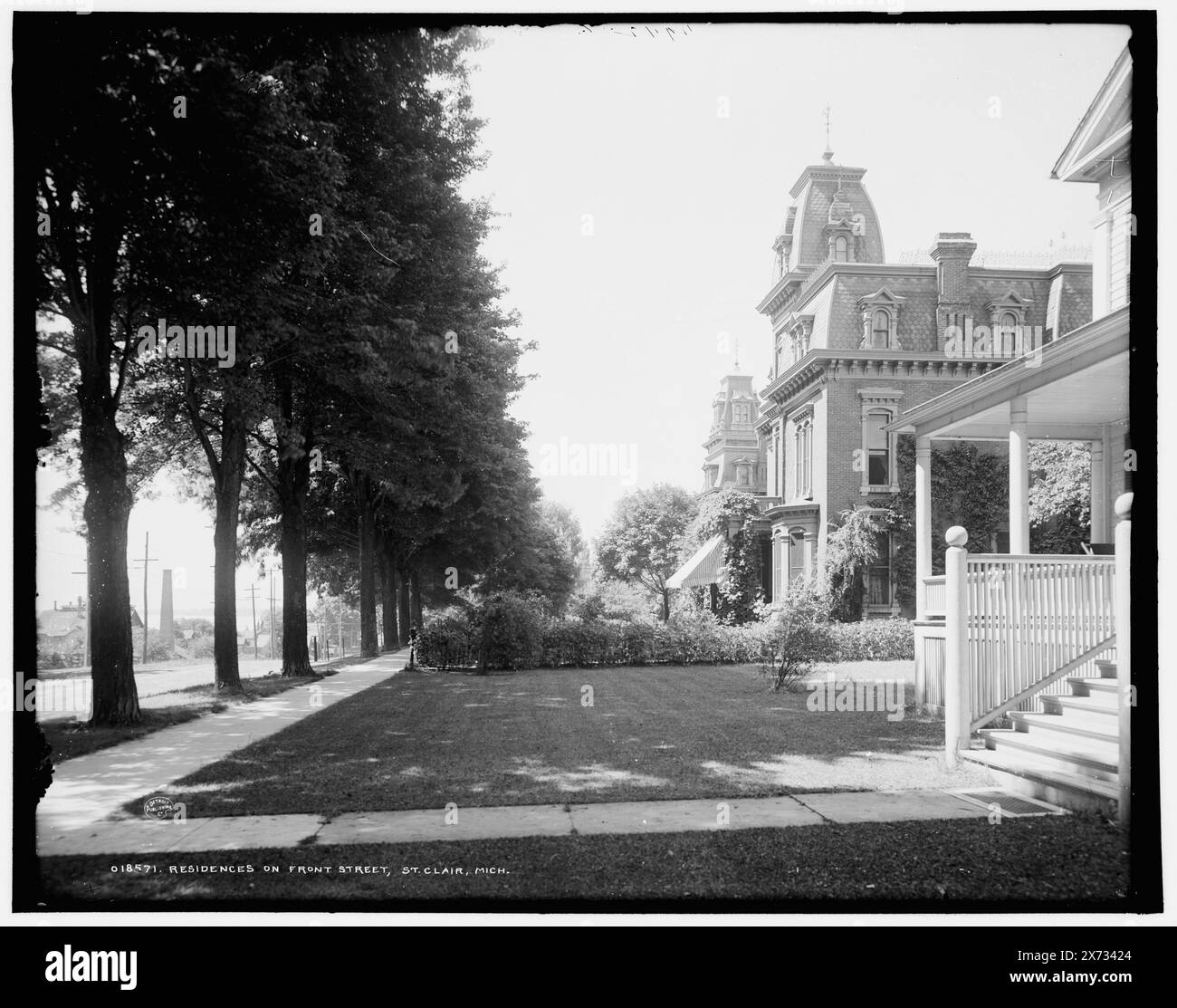 Residences on Front Street, St. Clair, mich., Datum basierend auf Detroit, Katalog P (1906)., 'G 2944' auf negativ., Detroit Publishing Co.-Nr. 018571., Geschenk; State Historical Society of Colorado; 1949, Dwellings. , Wohnstraßen. , Usa, Michigan, Saint Clair. Stockfoto