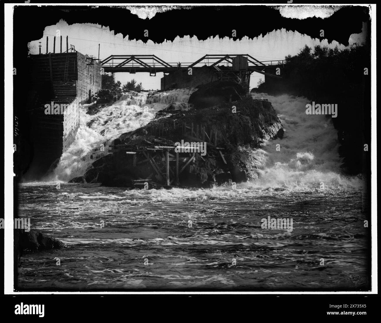 Quinnesec Falls, mich., '459' auf negativ., entsprechende Glastransparenz (gleicher Seriencode) auf Videobildschirm 1A-28893., Detroit Publishing Co.-Nr. 04747., Geschenk; State Historical Society of Colorado; 1949, Waterfalls. , Flüsse. , Usa, Michigan, Quinnesec Falls. Stockfoto