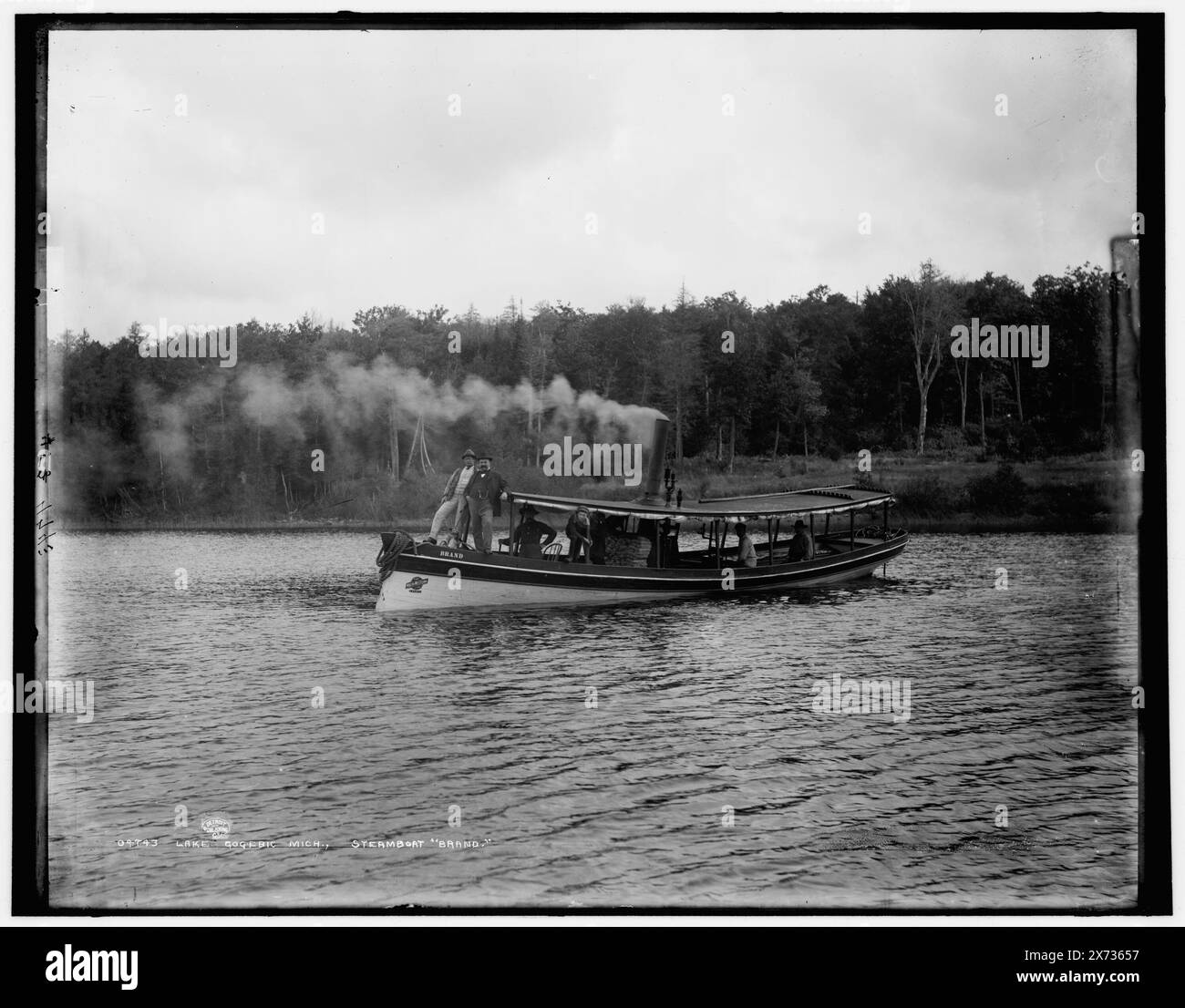 Lake Gogebic, mir., Dampfschiff „Brand“, Detroit Publishing Co.-Nr. 04743., Geschenk; State Historical Society of Colorado; 1949, Brand (Steamboat), Steamboats. , Seen und Teiche. Usa, Michigan, Gogebic Lake. Stockfoto