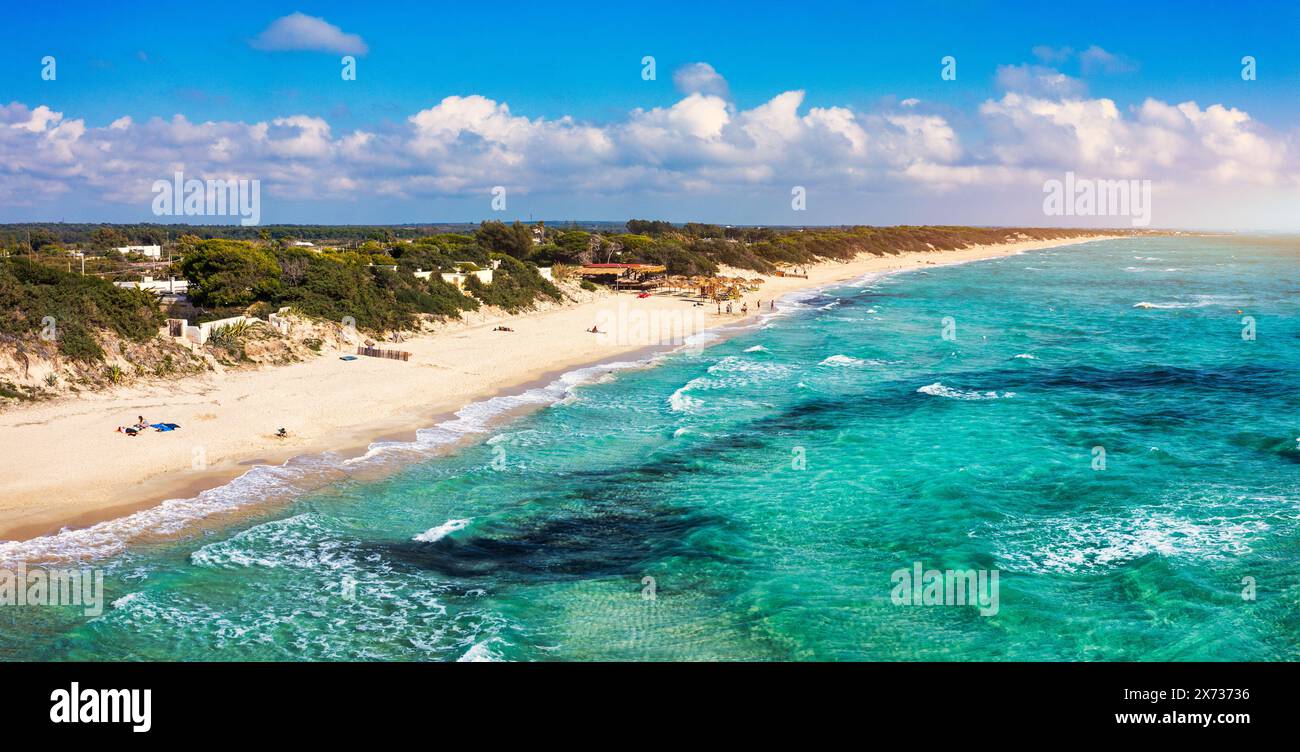 Punta Prosciutto ist ein wunderbarer Strand an der Küste von Salento, Teil der Gemeinde Porto Cesareo, Region Apulien, Süditalien. Punta Prosciutto in Apu Stockfoto