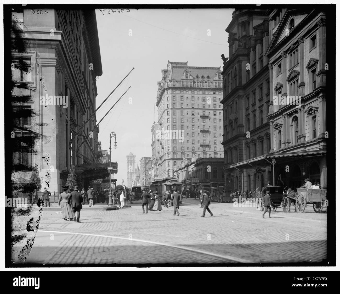 New York, N.Y., 42nd St., Blick nach Westen, Titel von Jacke. Kreuzung Park Avenue., 'H 338' auf negativ. Detroit Publishing Co. No. 036487., Geschenk; State Historical Society of Colorado; 1949, Streets. , Usa, New York (Bundesstaat), New York. Stockfoto