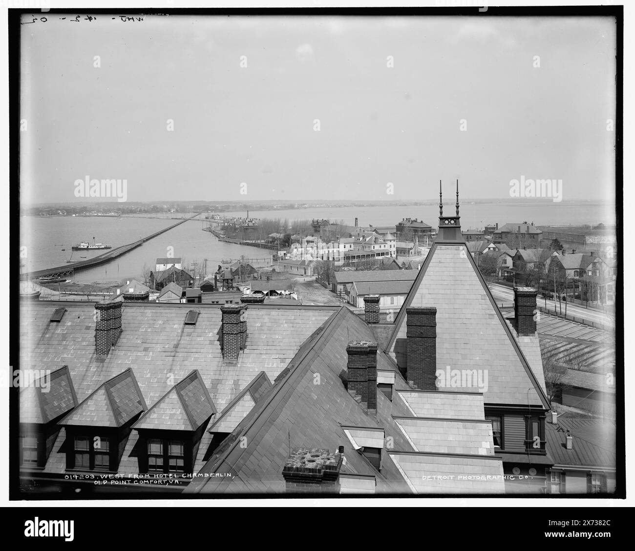 Westlich vom Hotel Chamberlin, Old Point Comfort, Virginia, 'WHJ-142-02' auf negativ. Detroit Publishing Co.-Nr. 014203., Gift; State Historical Society of Colorado; 1949, United States, Virginia, Old Point Comfort. Stockfoto