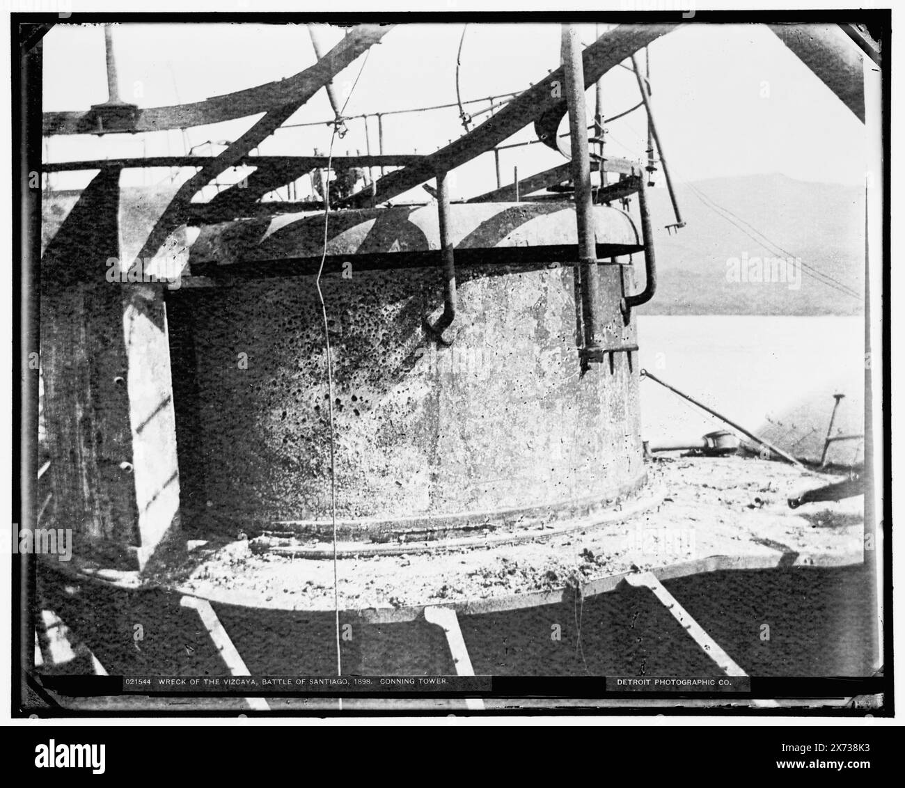 Wrack of the Vizcaya, Schlacht von Santiago, Conning Tower, 1898, Date based on Detroit, Catalogue J (1901)., Detroit Publishing Co. No. 021544., Geschenk; State Historical Society of Colorado; 1949, Vizcaya (Schiff), Regierungsschiffe, Spanisch. , Santiago, Schlacht von, Santiago de Cuba, Kuba, 1898. Seekriegsführung. , Kuba, Santiago de Cuba. Stockfoto