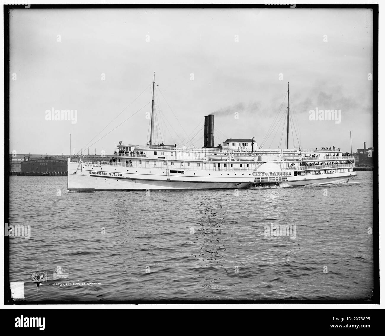 Str. Stadt Bangor, Eastern Steamship Company, '3322' auf negativ, Detroit Publishing Co.-Nr. 022297., Geschenk; State Historical Society of Colorado; 1949, Stadt Bangor (Seitenräder), Seitenräder. Stockfoto