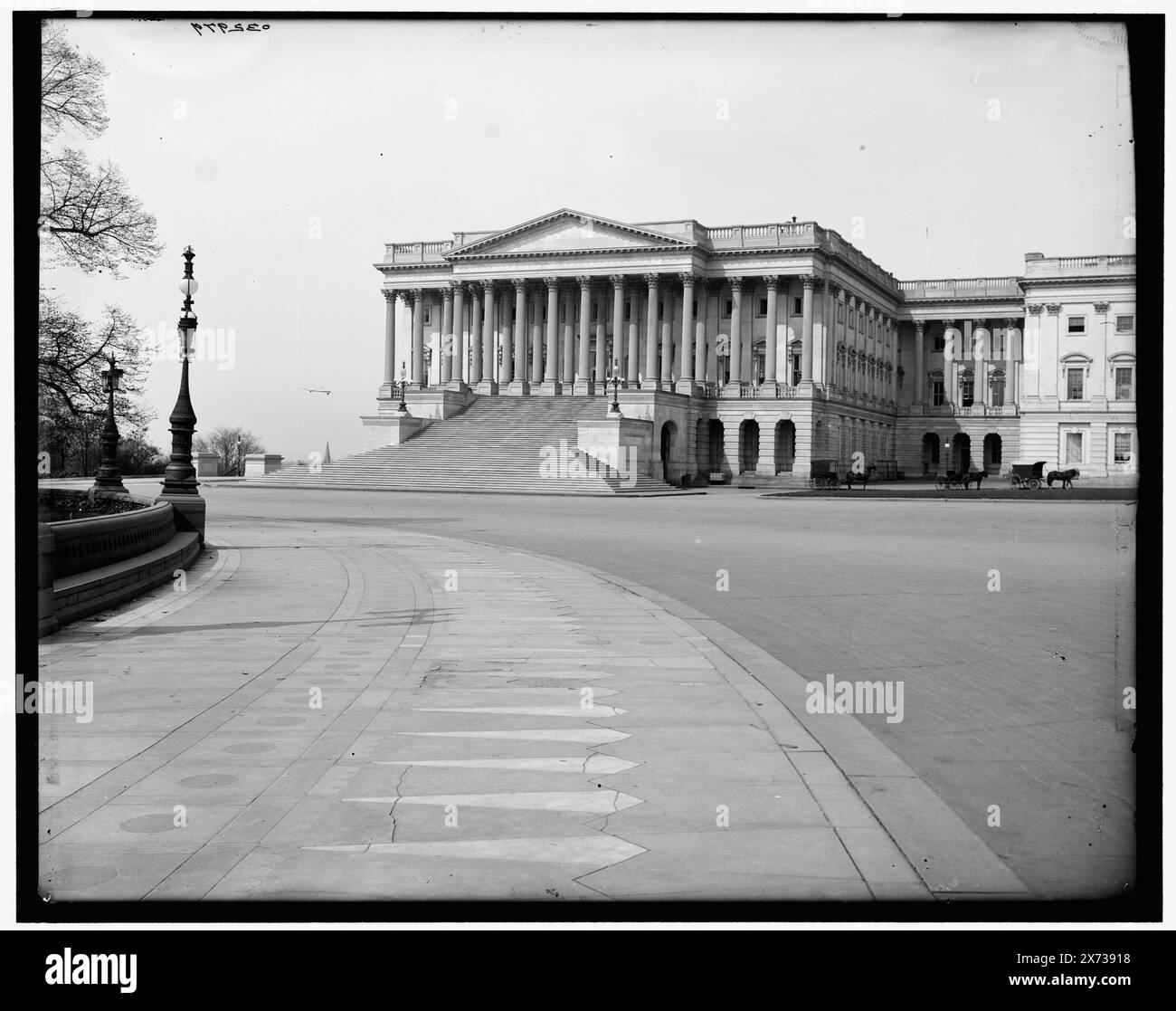 House Wing of the United States Capitol, Washington, D.C., entsprechende Glastransparenz (mit demselben Seriencode) auf Videobildschirm 1A-30714., Title from Jacket., Detroit Publishing Co.-Nr. 032979., Geschenk; State Historical Society of Colorado; 1949, Capitols. , Vereinigte Staaten, District of Columbia, Washington (D.C.) Stockfoto