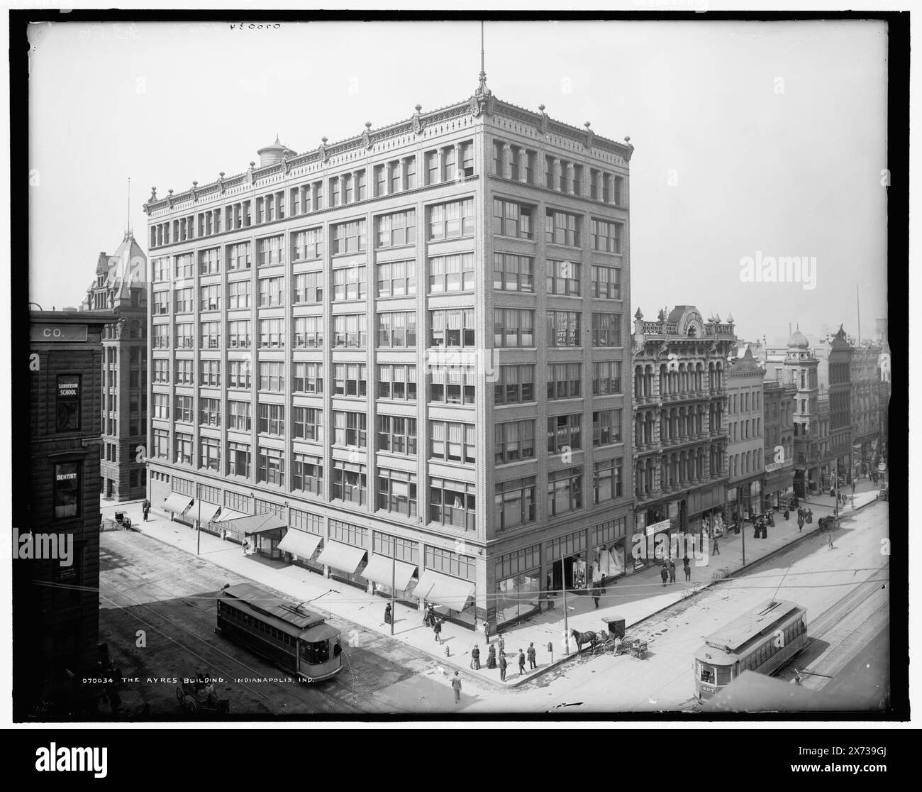 Ayres Building, Indianapolis, Ind., The, 'G 4356' auf negativ., Detroit Publishing Co.-Nr. 070034., Gift; State Historical Society of Colorado; 1949, L. S. Ayres and Company. , Warenhäuser. , Usa, Indiana, Indianapolis. Stockfoto