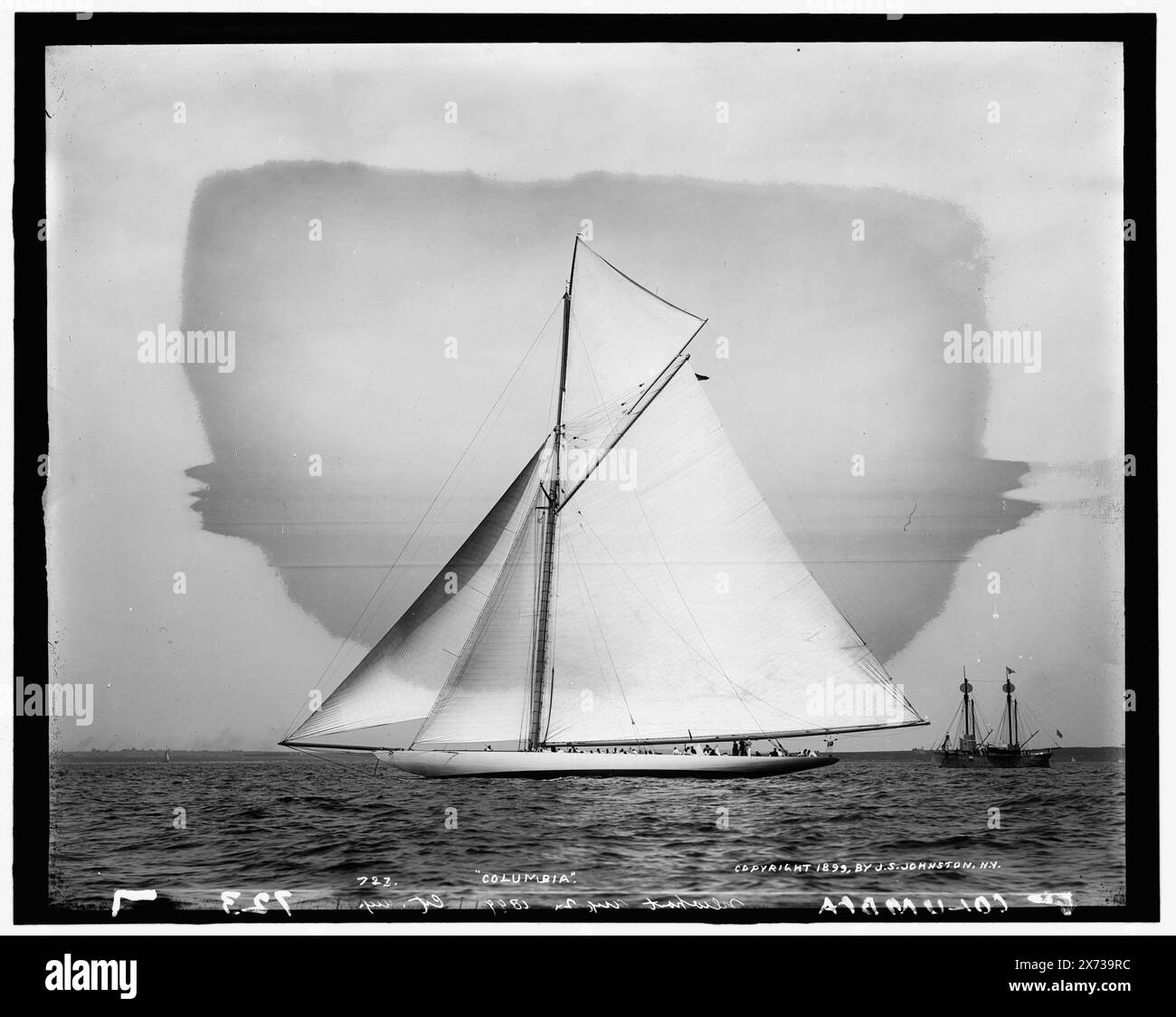 Columbia, '723', 'Newport Ct Reg.," und "Johnston" auf negative., No. Detroit Publishing Co. No., Gift; State Historical Society of Colorado; 1949, Columbia (Sloop), Yachts. , Regattas. Stockfoto