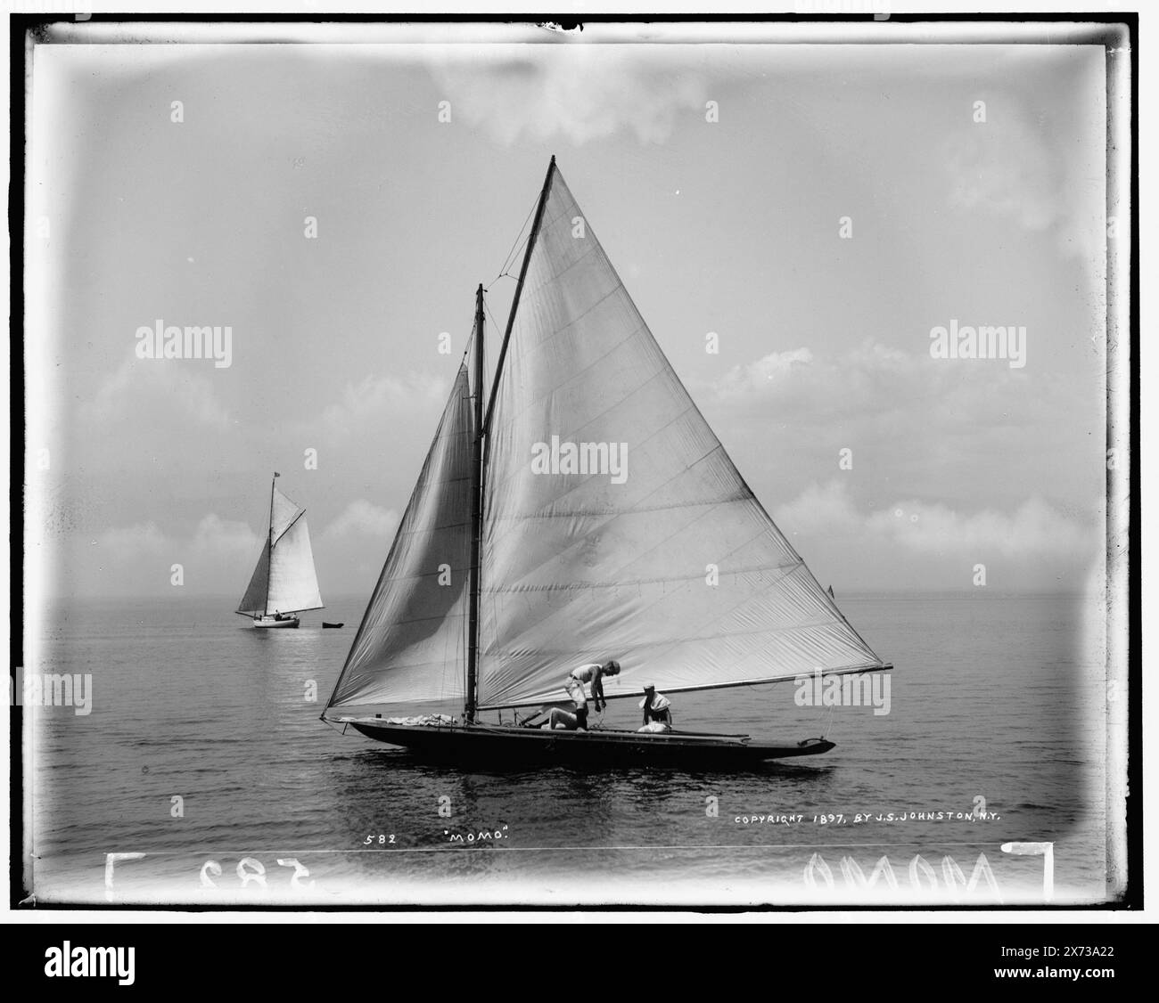 Momo, '582' und 'Johnston' auf negative. No., No. Detroit Publishing Co. No., Gift; State Historical Society of Colorado; 1949, Momo (Yacht), Yachts. Stockfoto