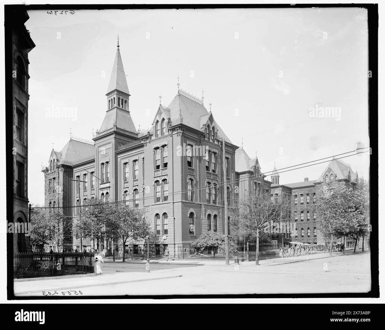 Girls' High School, Brooklyn, New York, Titel aus Jacke, 'G 7231' auf negativ, Detroit Publishing Co.-Nr. 500203., Geschenk; State Historical Society of Colorado; 1949, Schools. , Bildungseinrichtungen. , Usa, New York (Bundesstaat), New York. Stockfoto
