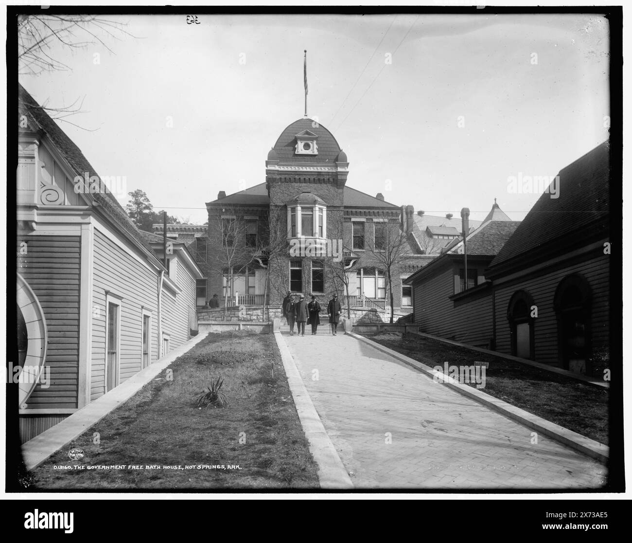 The Government Free Bath House, Hot Springs, Ark., Date Based on Detroit, Catalogue J (1901)., '363' on negative., Detroit Publishing Co.-Nr. 013160., Geschenk; State Historical Society of Colorado; 1949, öffentliche Bäder. , Usa, Arkansas, Hot Springs. Stockfoto