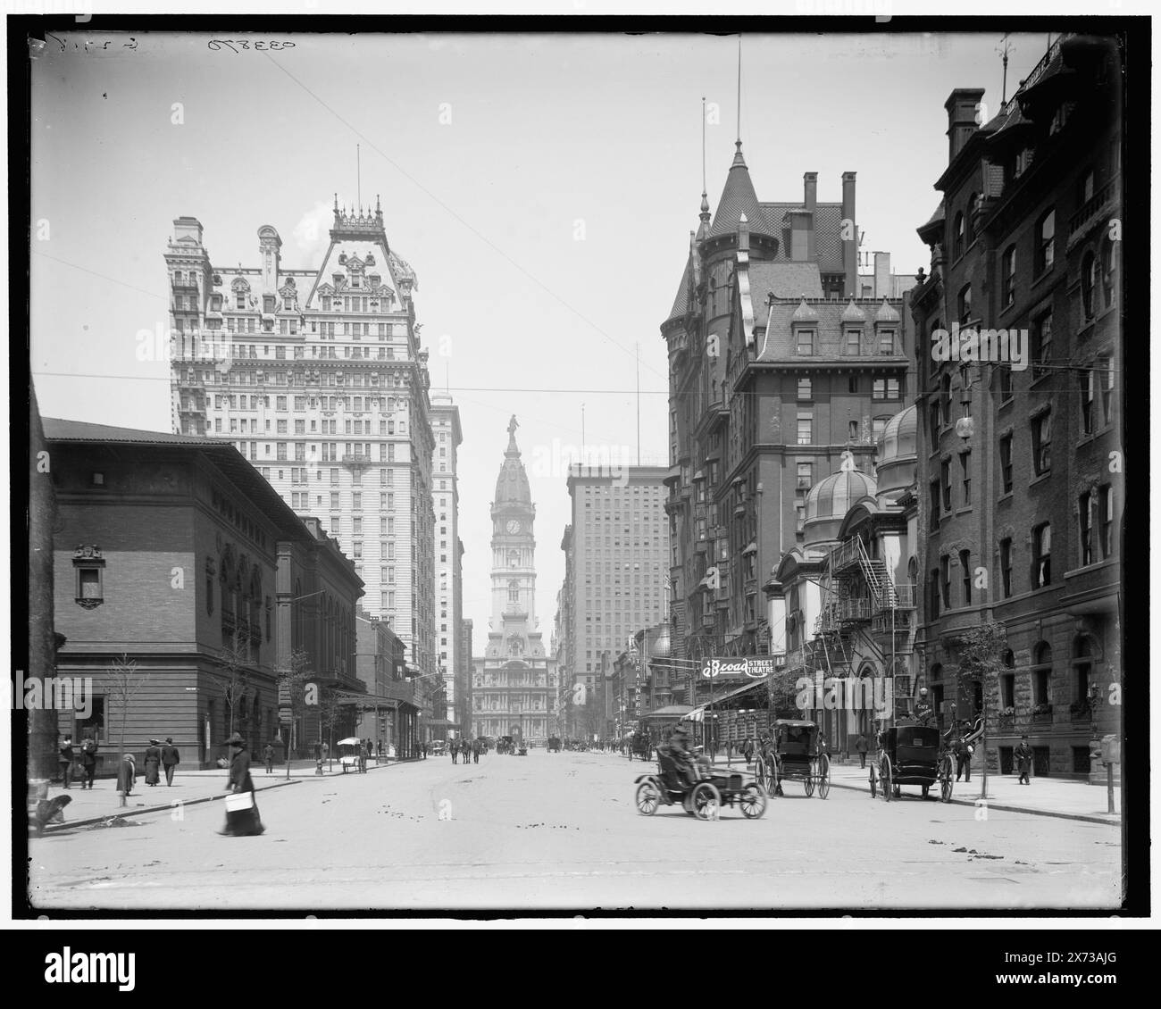 Philadelphia, Pa., Broad St., nördlich von Spruce St., Titel von Jacke., 'G 2718' auf negativ. Detroit Publishing Co.-Nr. 03387., Geschenk; State Historical Society of Colorado; 1949, City Hall (Philadelphia, Pa.), Straßen. , Stadthalle und Rathäuser. , Usa, Pennsylvania, Philadelphia. Stockfoto