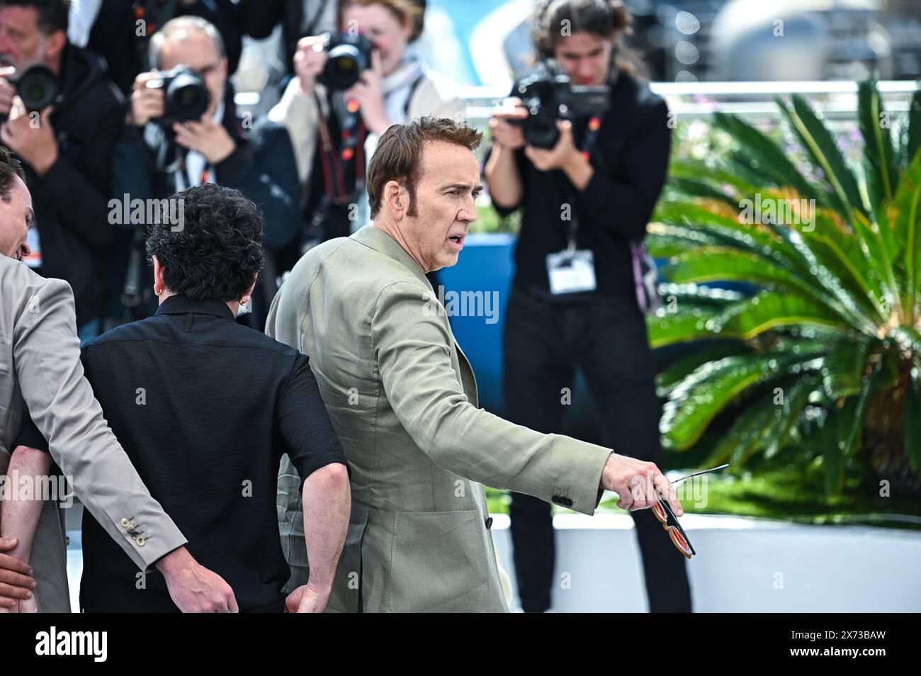 Cannes, Frankreich. Mai 2024. Nicolas Cage nimmt am 17. Mai 2024 am Fotocall „The Surfer“ des 77. Filmfestivals in Cannes im Palais des Festivals Teil. (Foto: Stefanos Kyriazis/NurPhoto) Credit: NurPhoto SRL/Alamy Live News Stockfoto